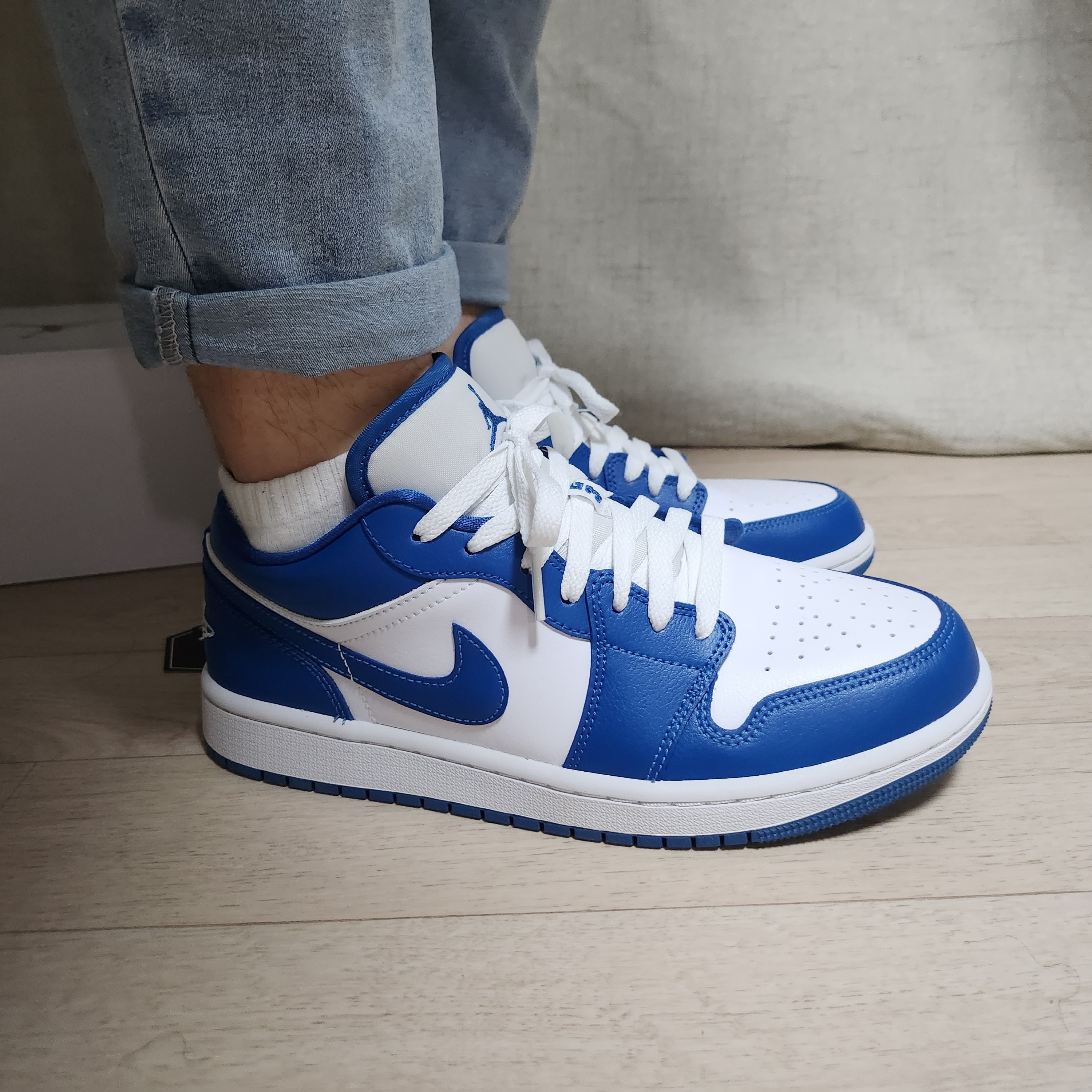 (W) Jordan 1 Low White Dark Marina Blue 착용 스타일 - 2