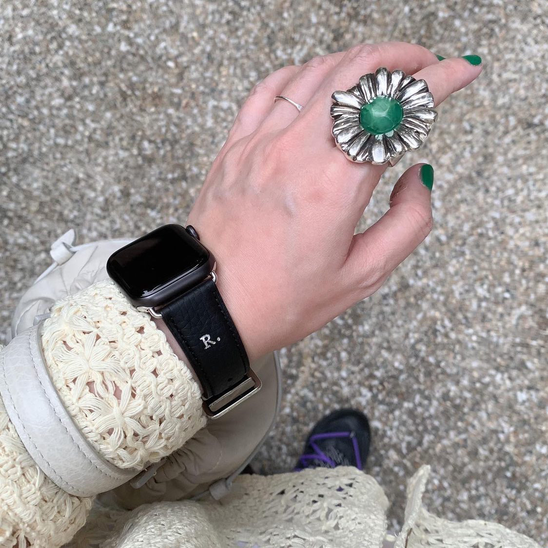 [KREAM 단독] Maison de Sabre The Apple Watch Band Black Caviar 착용 스타일