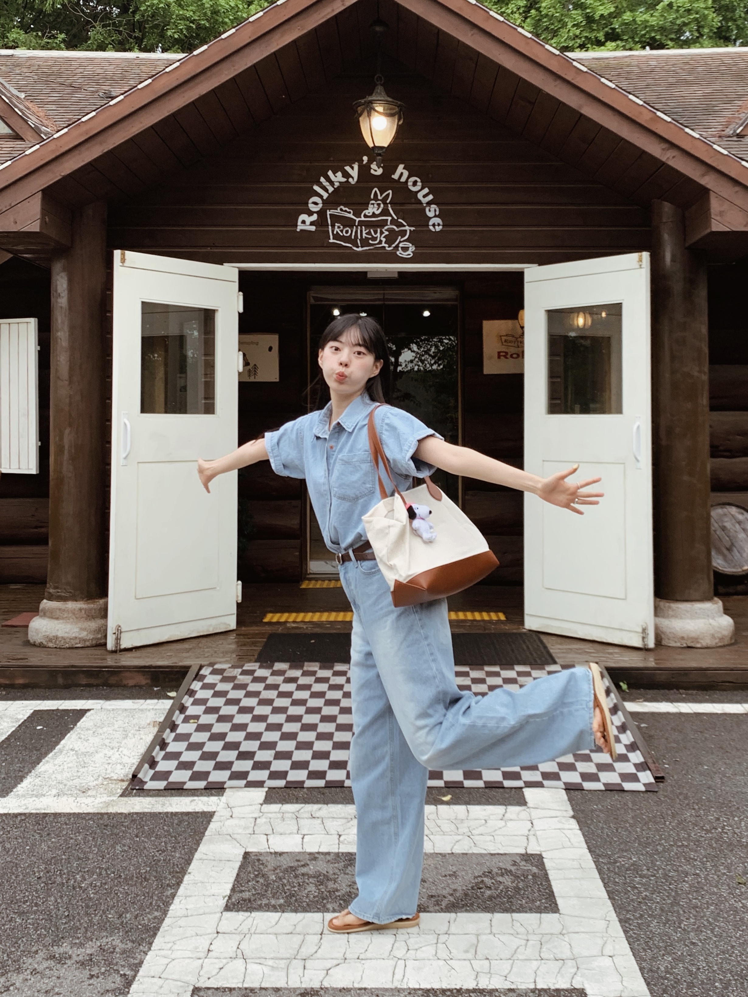 Island Slipper Classic Ultimate Suede Peanut Cognac 착용 스타일 - 1
