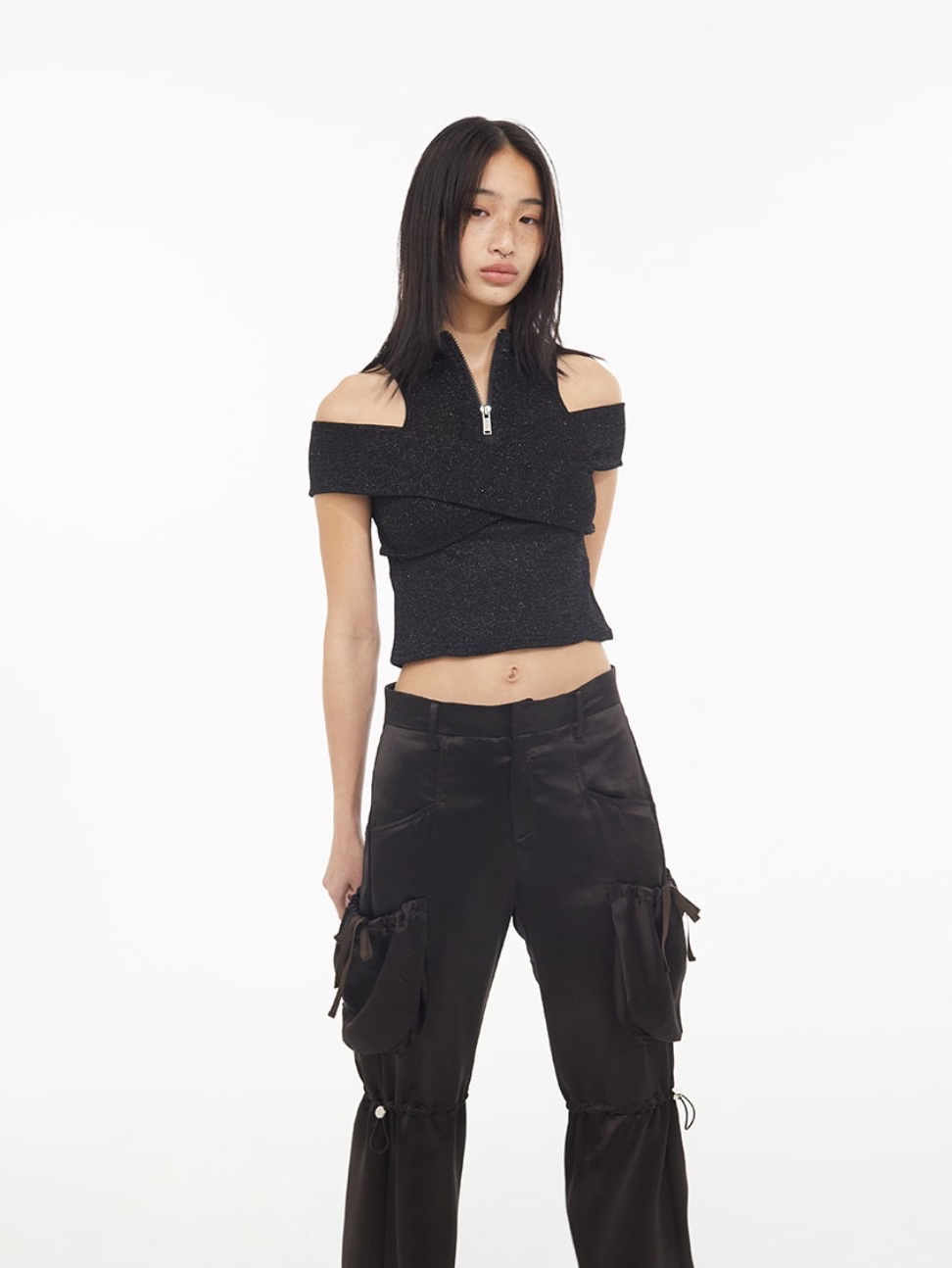 KYO Women Scoopracer Layered Cut-Out Cropped T-Shirt Black 착용 스타일