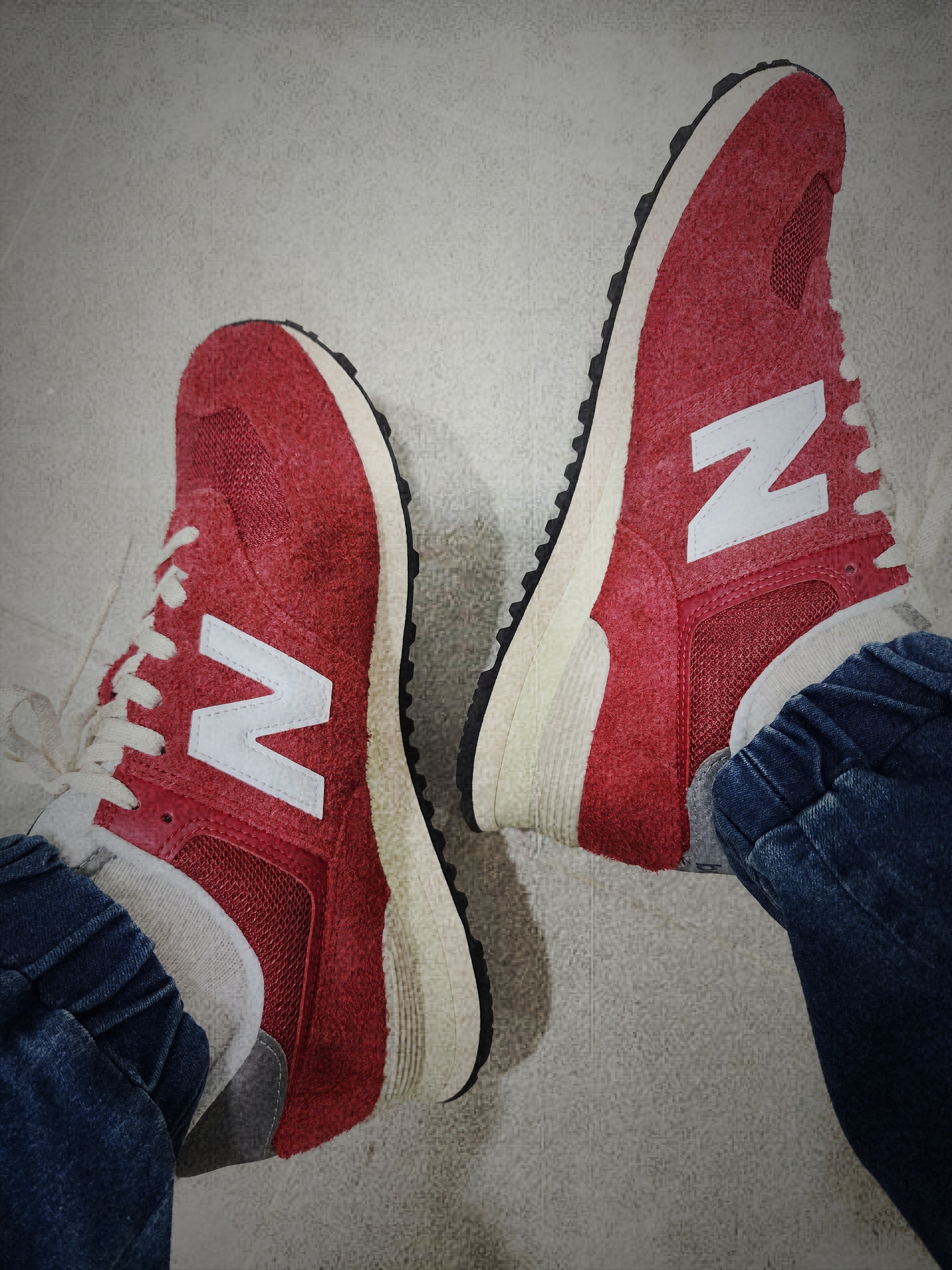 New Balance 574 Heritage Red 착용 스타일 - 3