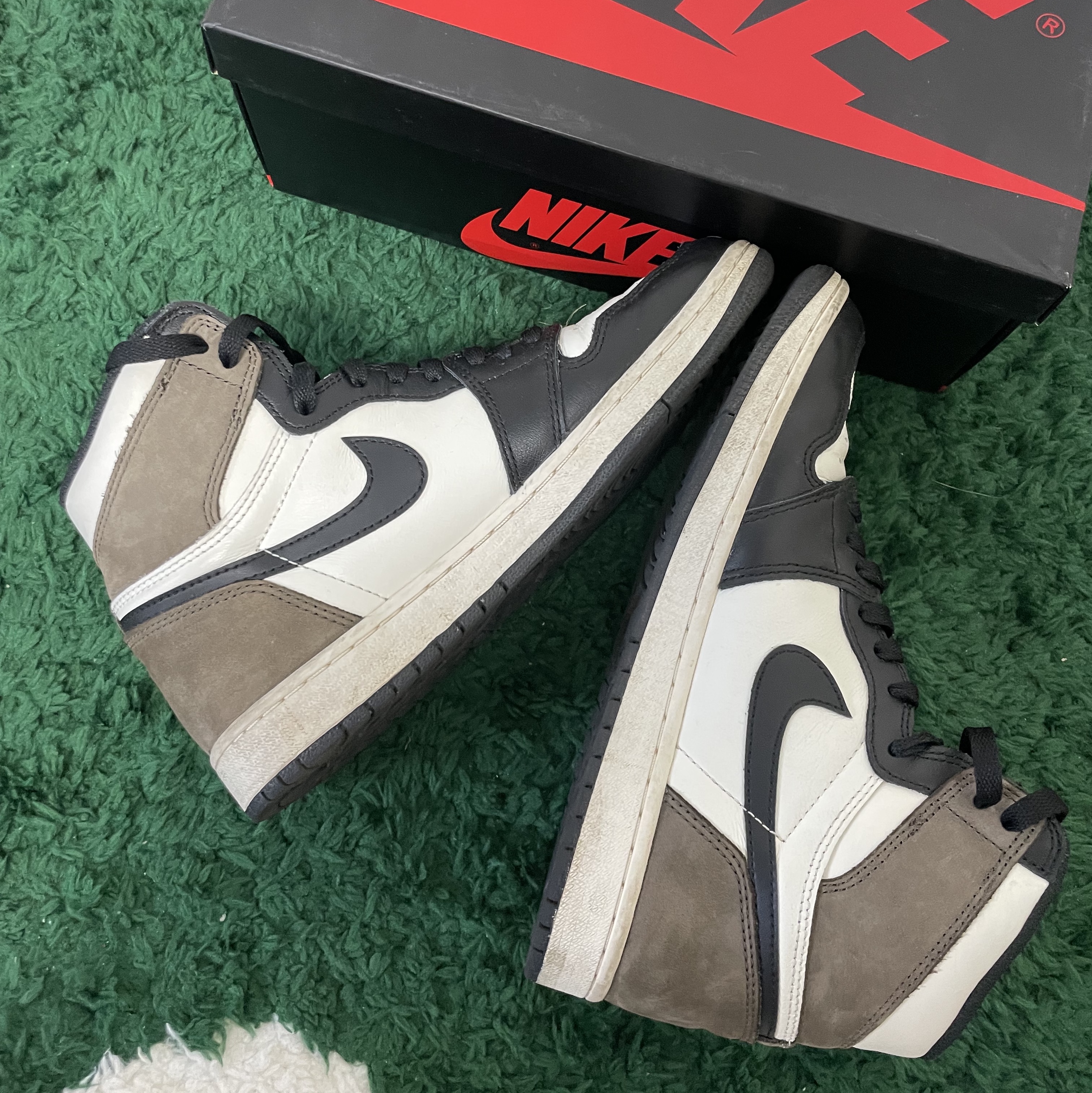 Jordan 1 Retro High OG Black Mocha 착용 스타일