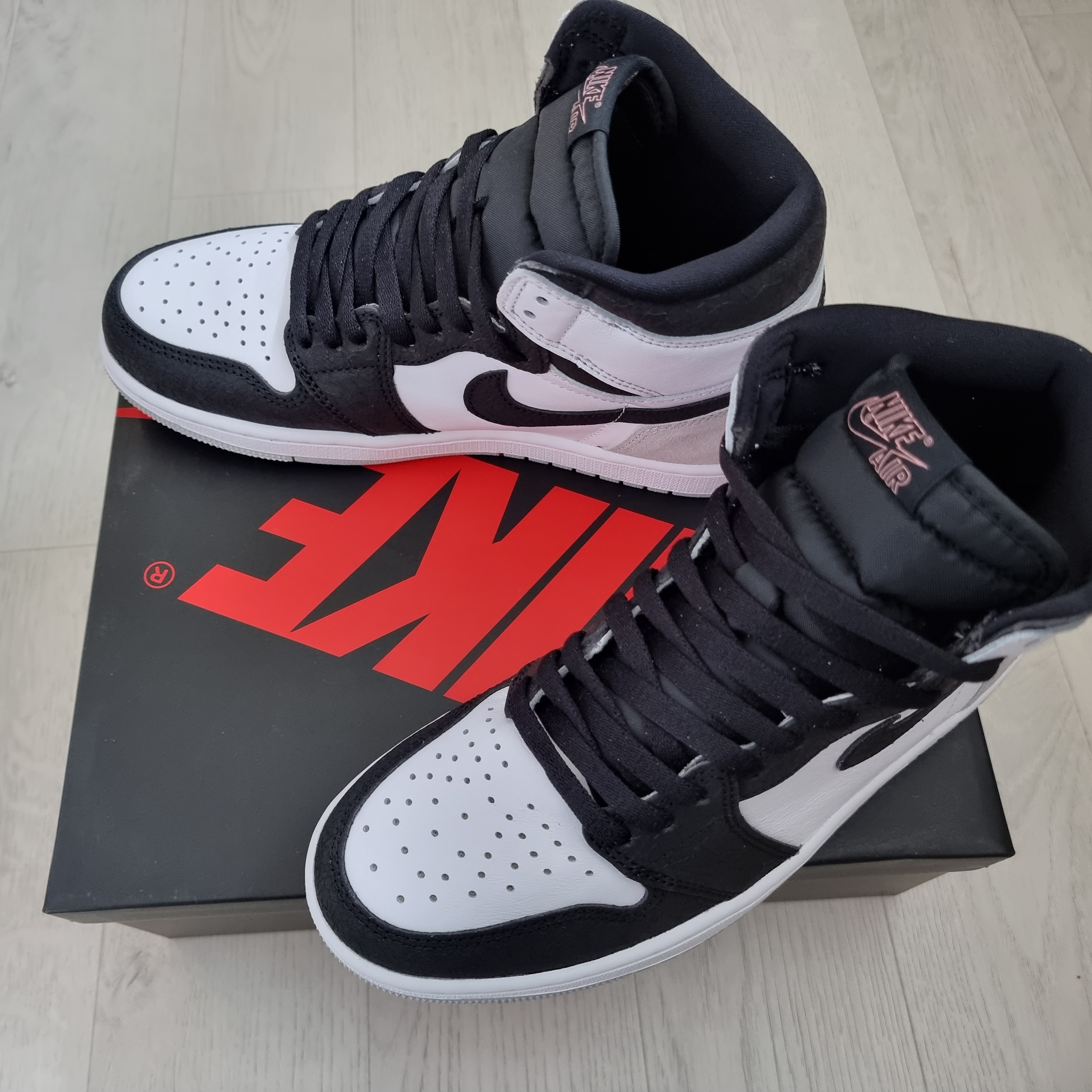 Jordan 1 Retro High OG Bleached Coral 착용 스타일 - 2