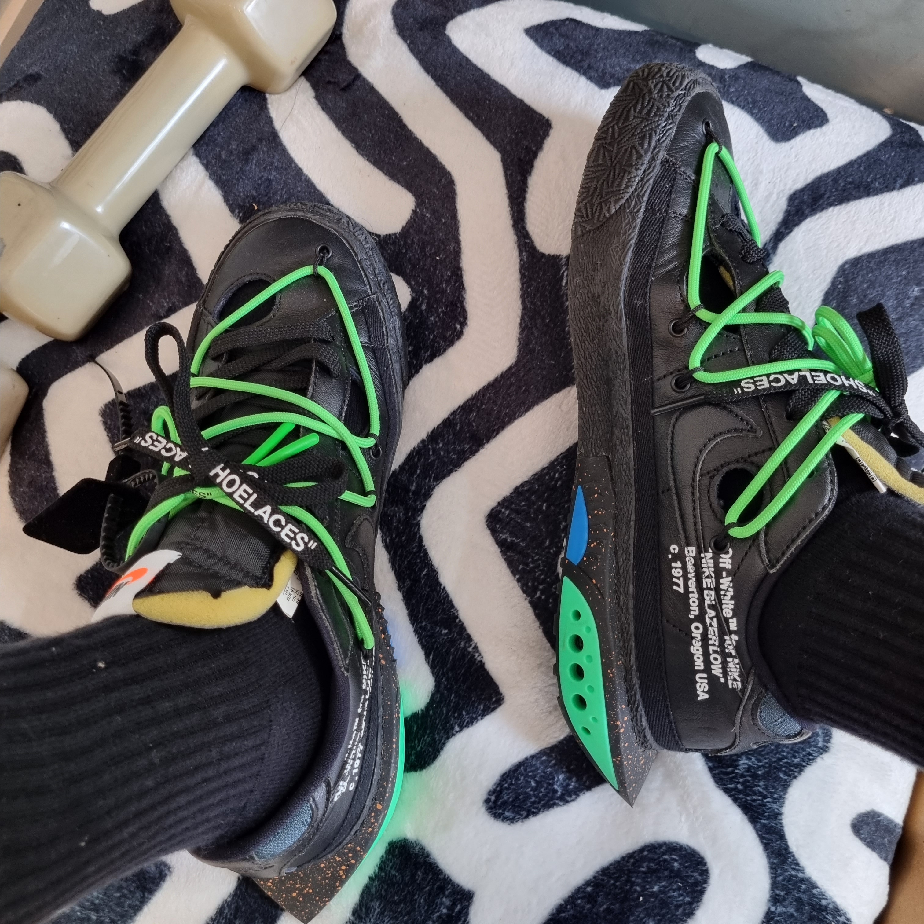Nike x Off-White Blazer Low '77 Black and Electro Green 착용 스타일