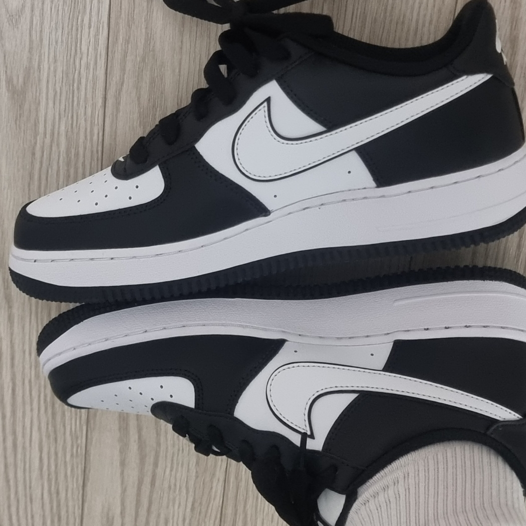 (GS) Nike Air Force 1 LV8 2 Black White 착용 스타일