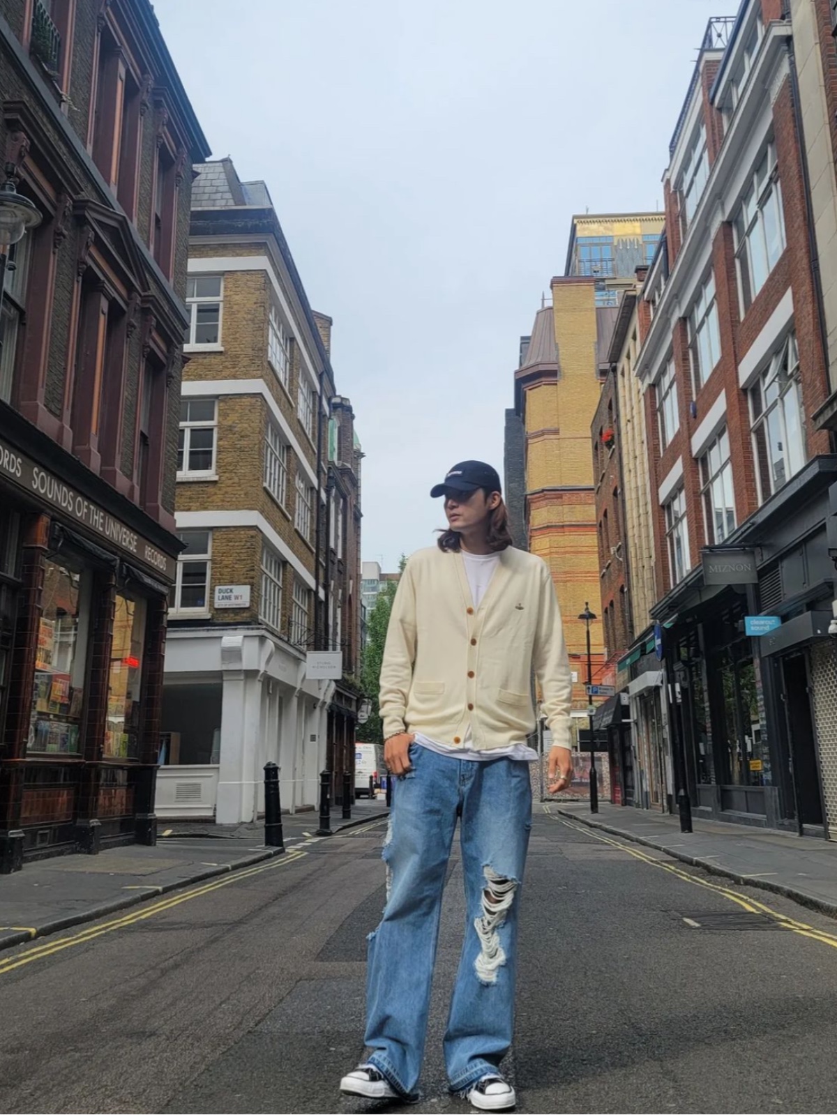 Supreme Military Camp Cap Black - 23SS, Vivienne Westwood Cardigan Pale Yellow 착용 스타일