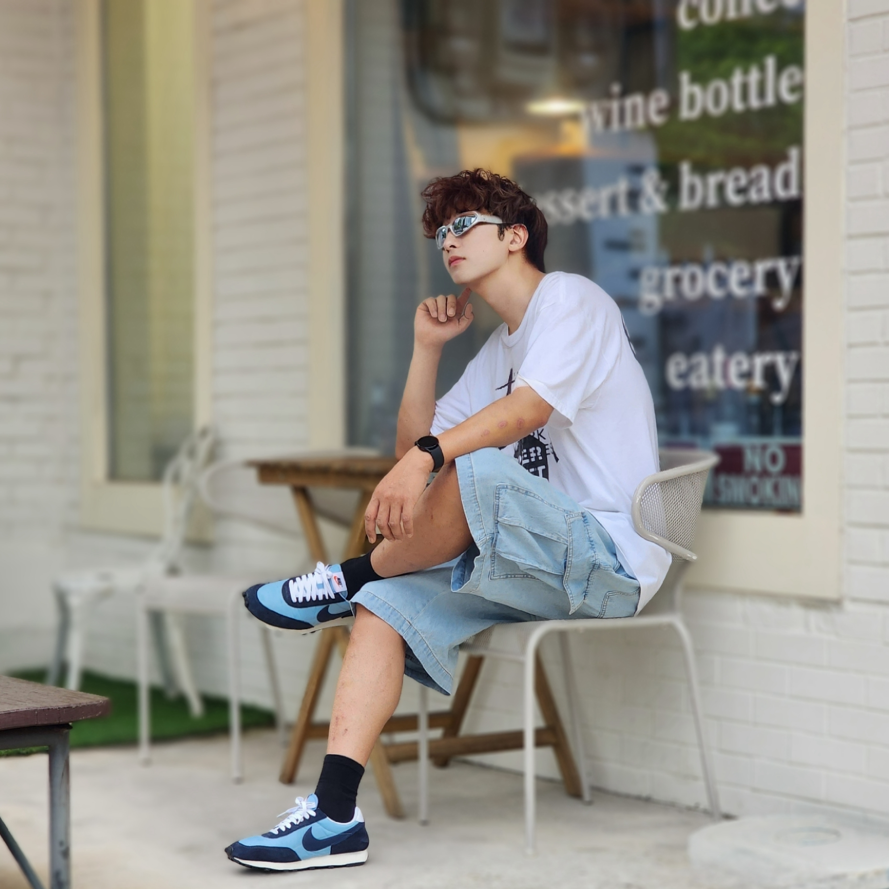 Stussy DSM World Tour T-Shirt White, Nike Daybreak Light Armory Blue 착용 스타일 - 2