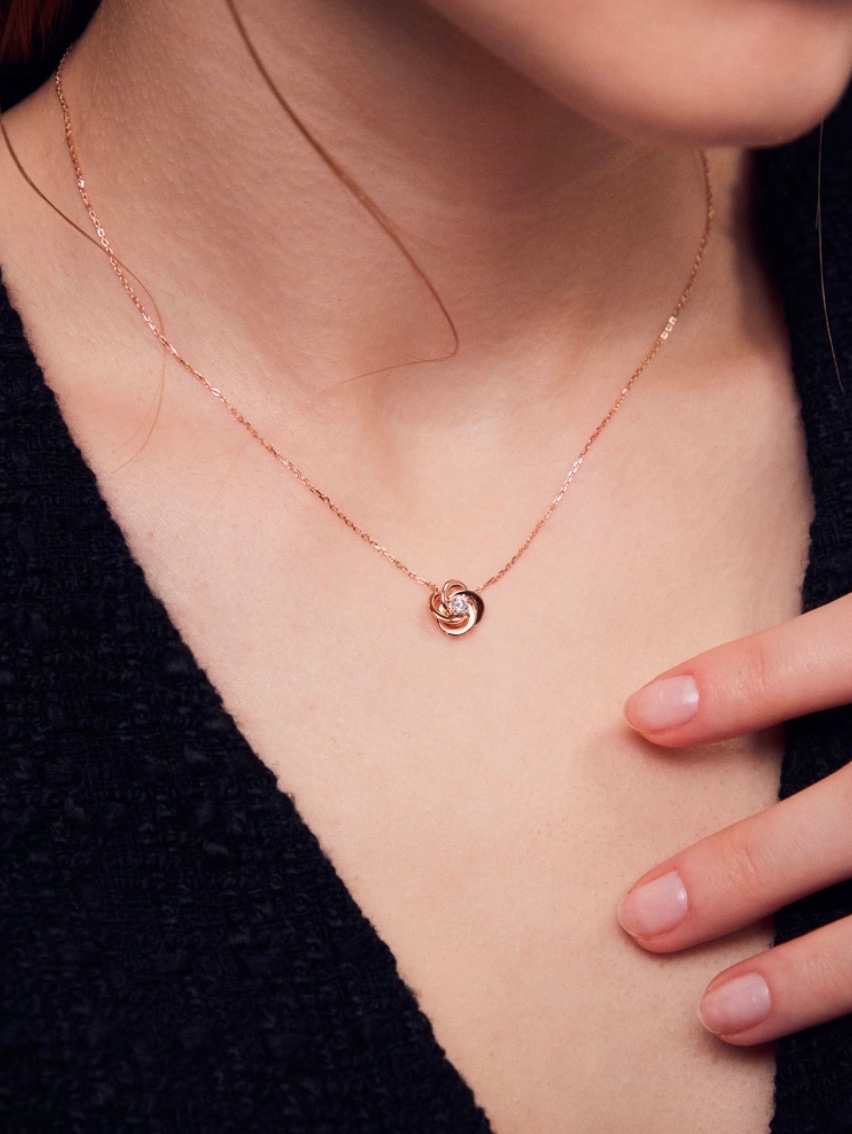 Miko Women Rose 0.1 Carat Diamond Necklace White Gold 착용 스타일