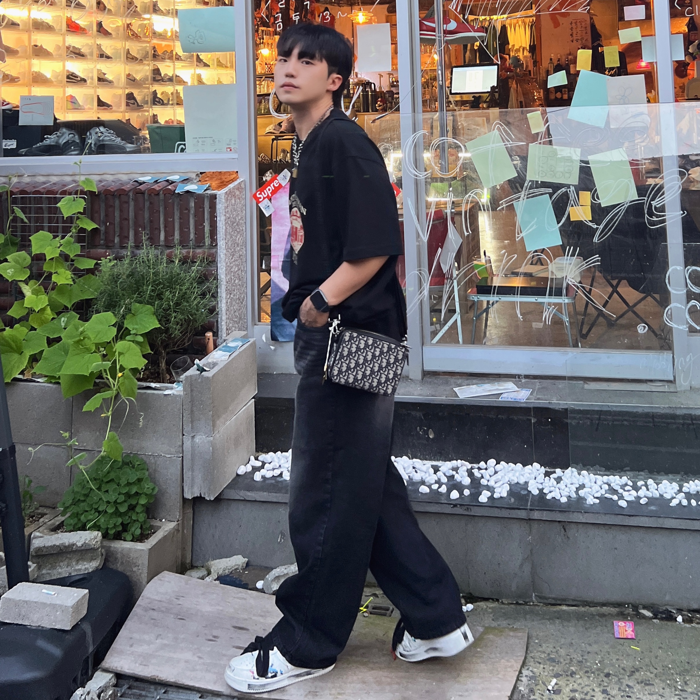 Nike x Peaceminusone Air Force 1 Low Para-Noise 2.0, Dior Shoulder Strap Pouch Beige & Black Dior Oblique Jacquard 착용 스타일 - 1