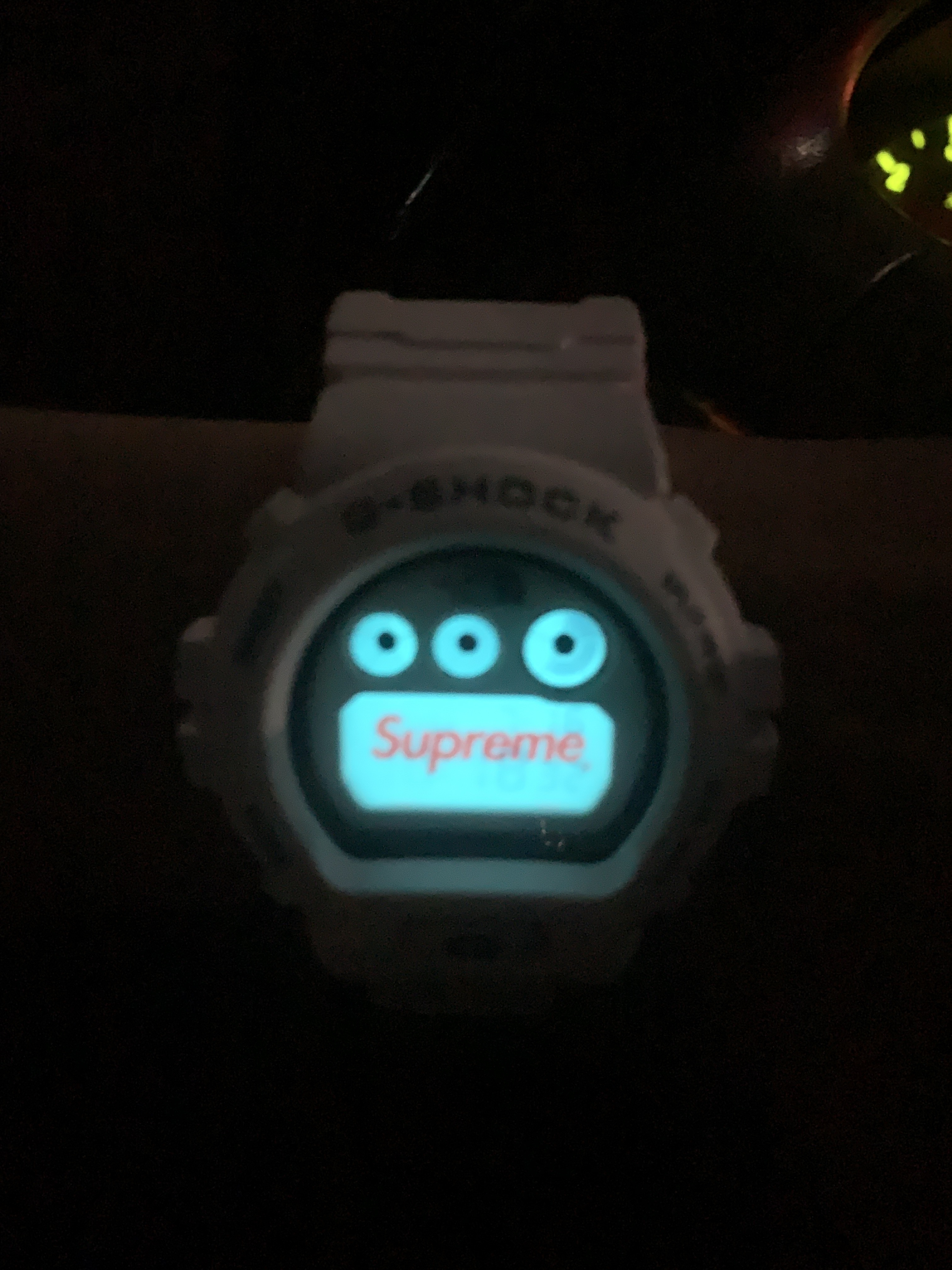 Casio G-Shock x Supreme x The North Face DW-6900 White 착용 스타일