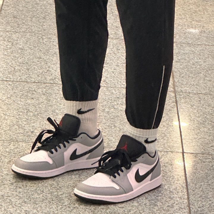 Jordan 1 Low Light Smoke Grey 착용 스타일 - 1