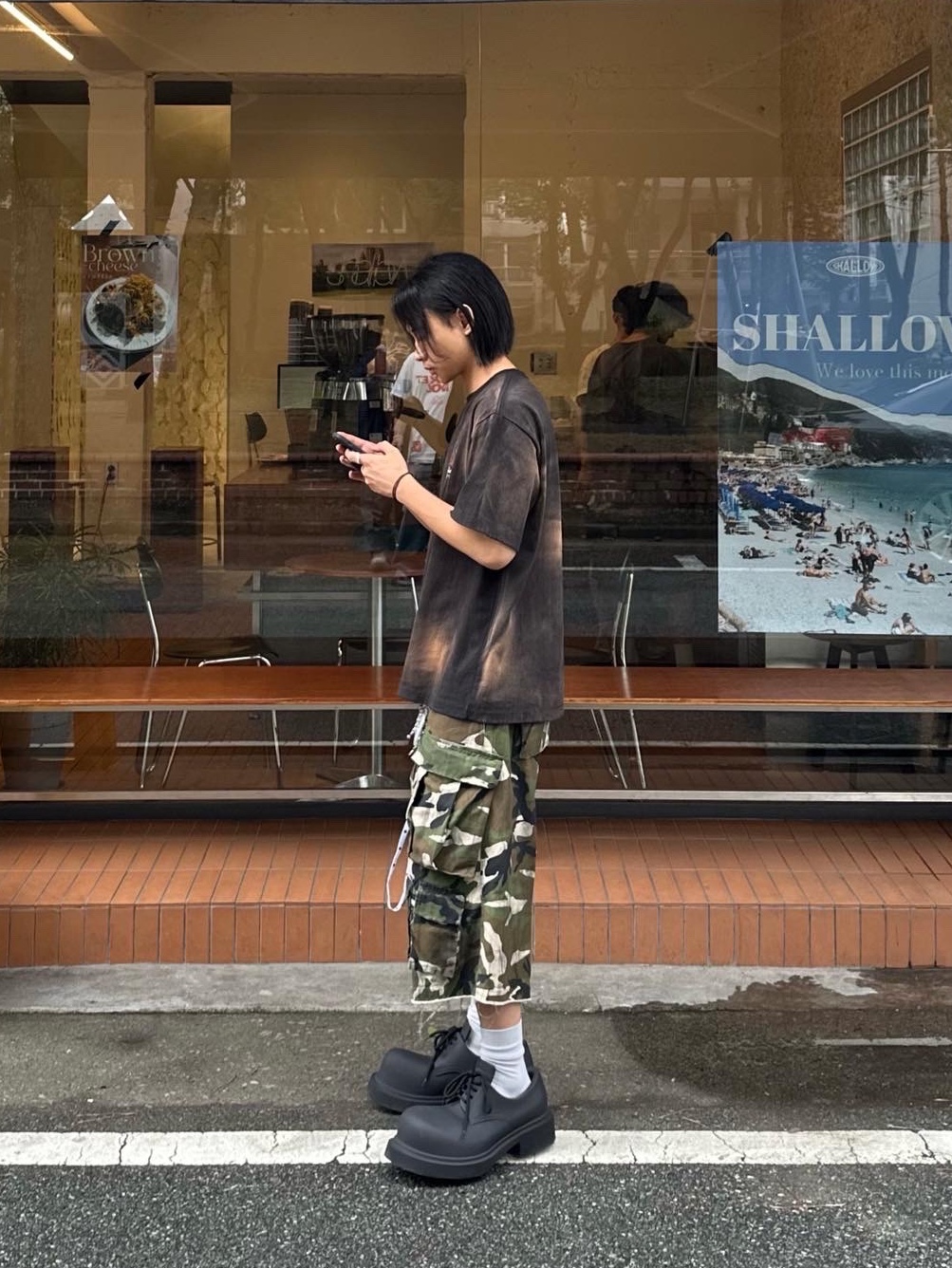 Nos Couleurs Distressed Cargo Shorts Camo, Balenciaga Steroid Derby Black 착용 스타일 - 1