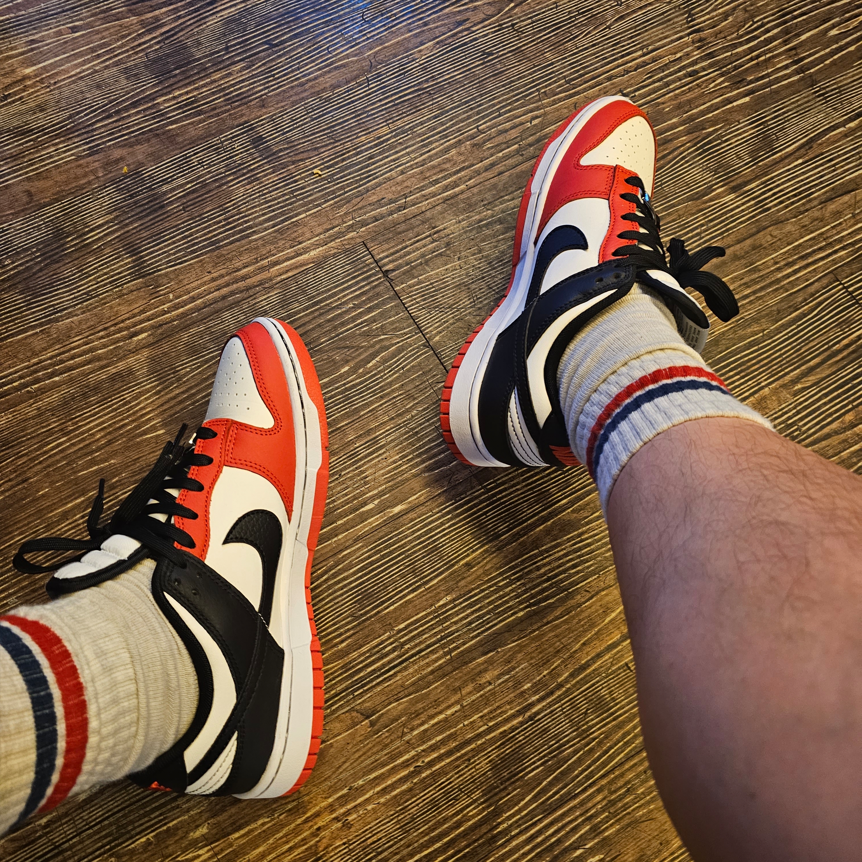 Nike x NBA Dunk Low Retro EMB Black and Chile Red 착용 스타일