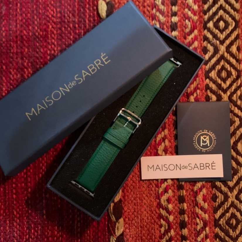 [KREAM 단독] Maison de Sabre The Apple Watch Band Emerald Green 착용 스타일