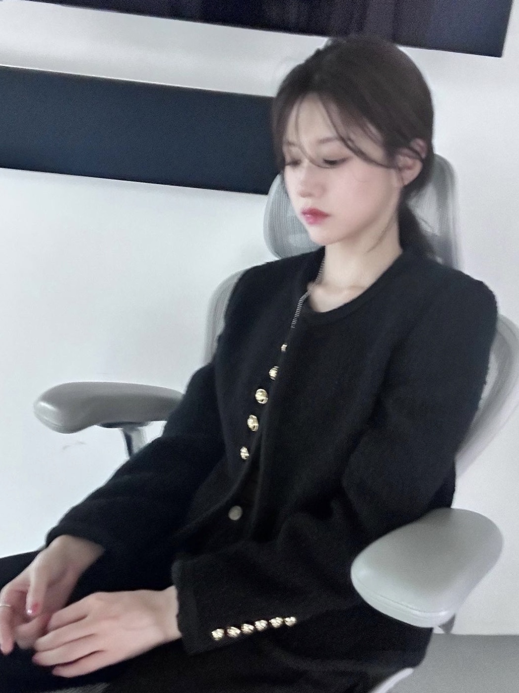(W) Celine Chasseur Jacket in Boucle Natte Black 착용 스타일 - 2