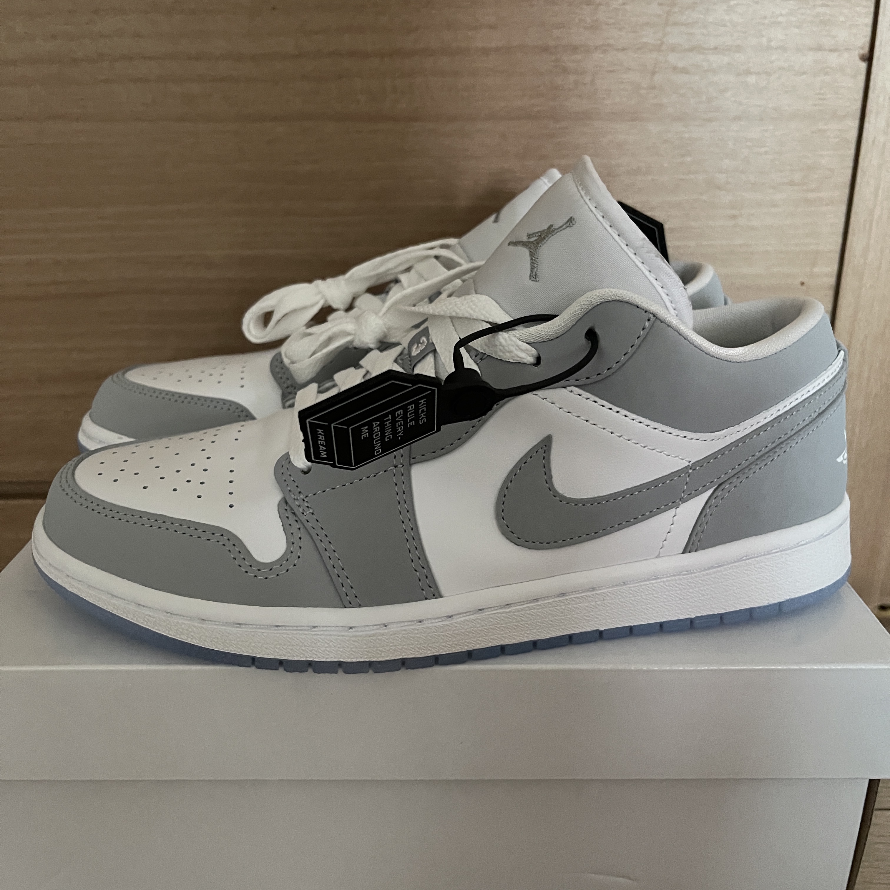 (W) Jordan 1 Low White Wolf Grey 착용 스타일 - 1