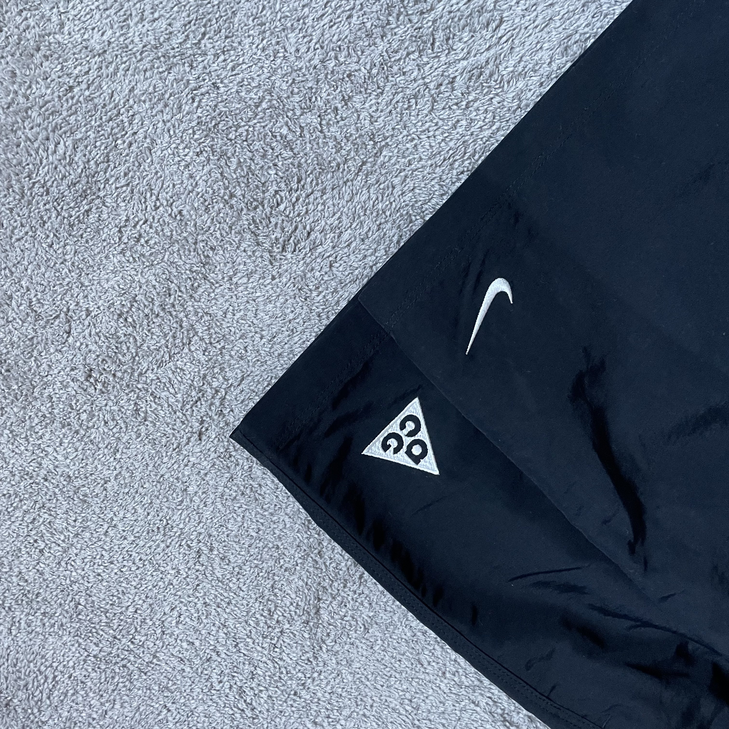 (W) Nike ACG Oversized Shorts Black - Asia 착용 스타일