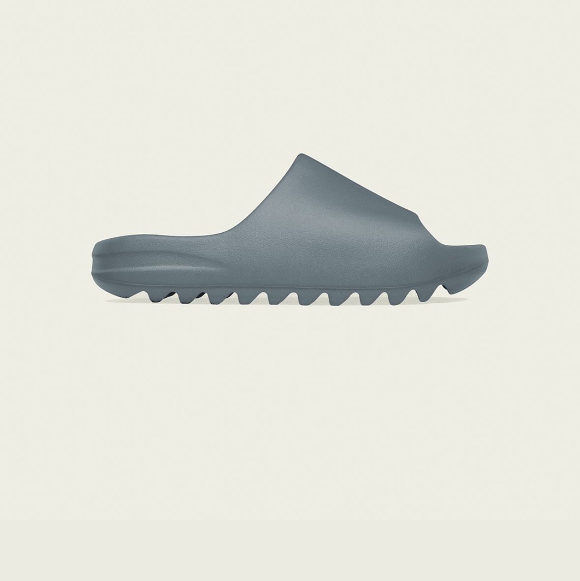 Adidas Yeezy Slide Slate Marine 착용 스타일