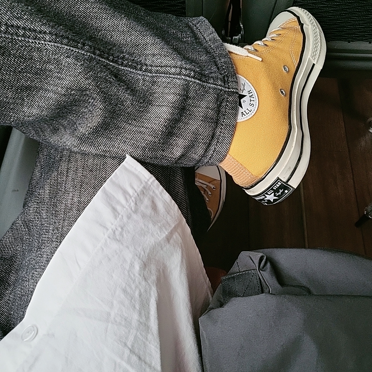 Converse Chuck 70 High Vintage Canvas Sunflower, Uniqlo U Drawstring Shoulder Bag Black 착용 스타일