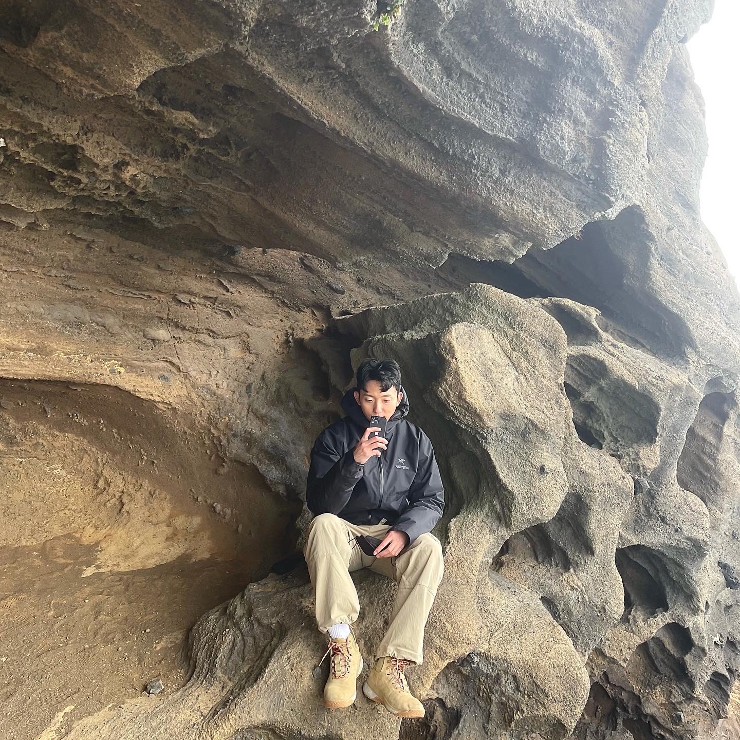 Arc'teryx Zeta SL Jacket Black, Nike ACG Angels Rest Parachute Beige 착용 스타일