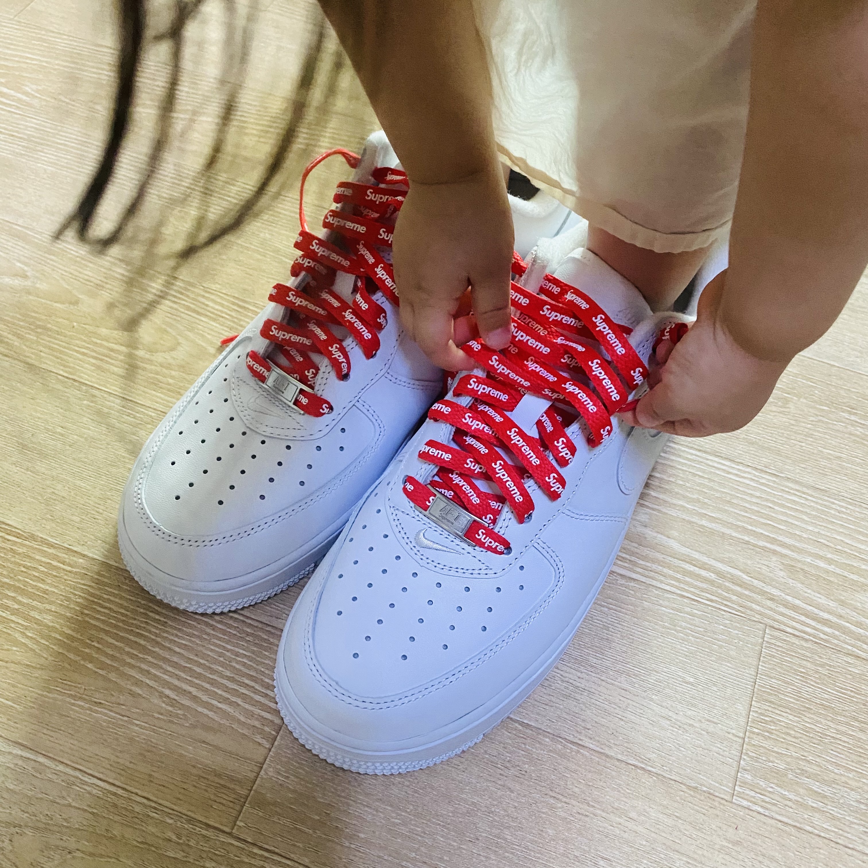 Nike x Supreme Air Force 1 Low White 착용 스타일