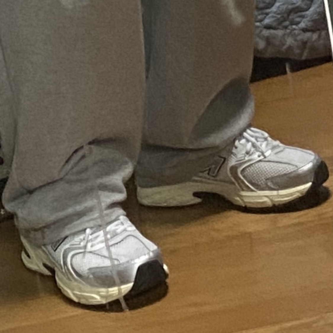 New Balance 530 Silver Cream 착용 스타일