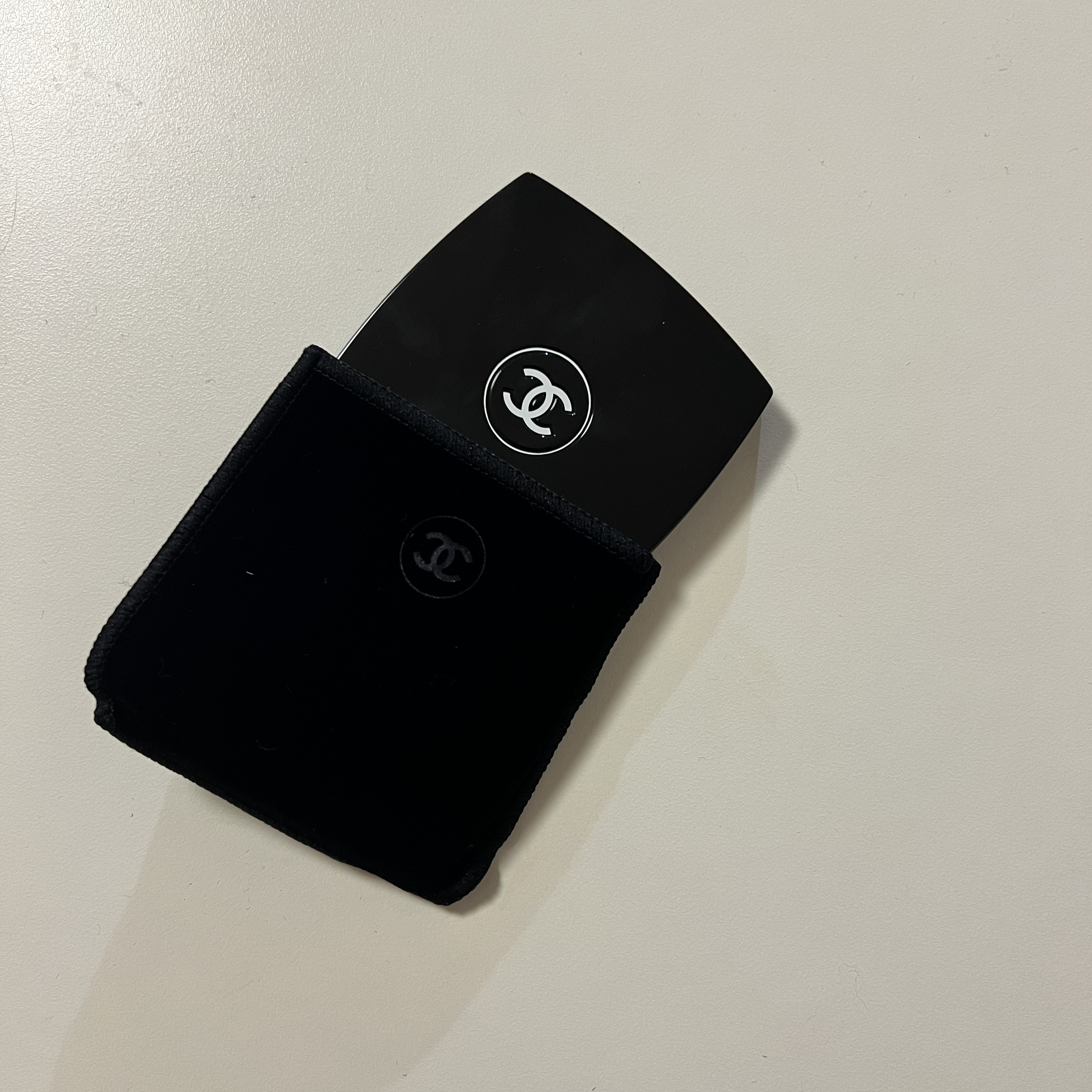 Chanel Miroir Double Facette 착용 스타일