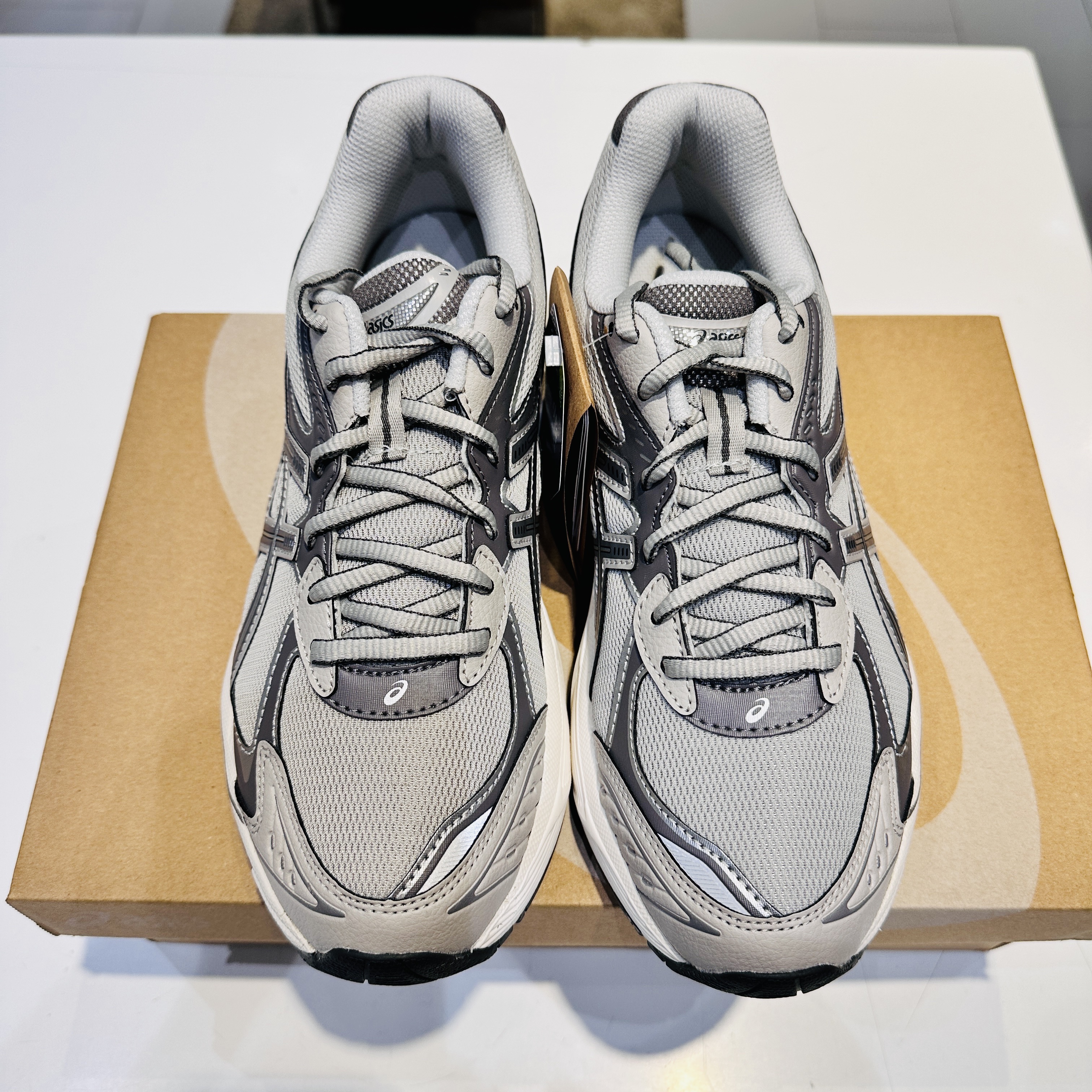 Asics GT-2160 Oyster Grey Carbon 착용 스타일 - 1