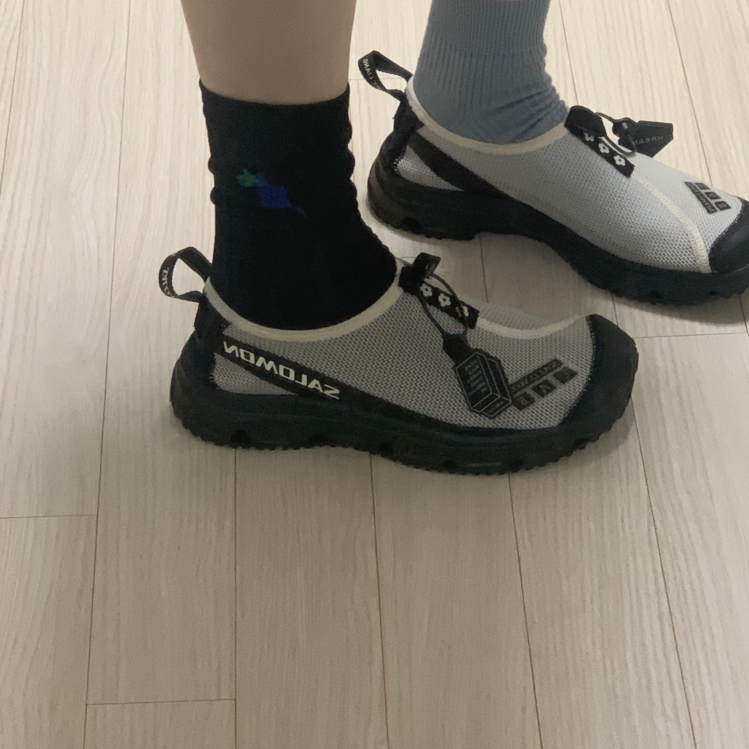 Salomon x Sandy Liang RX Moc 3.0 Black White 착용 스타일 - 1
