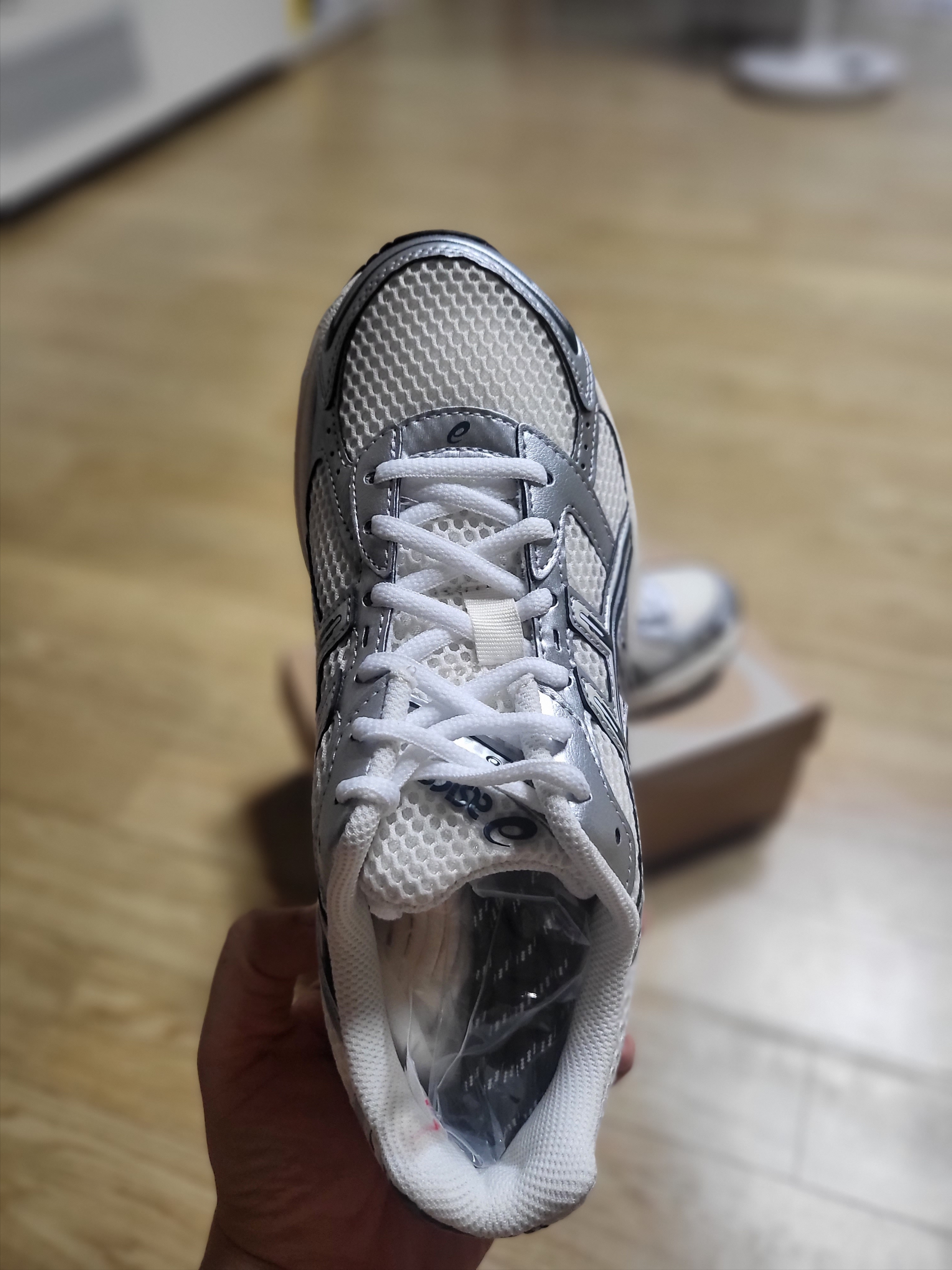 Asics x Kith Gel-1130 Cream Scarab 착용 스타일 - 3