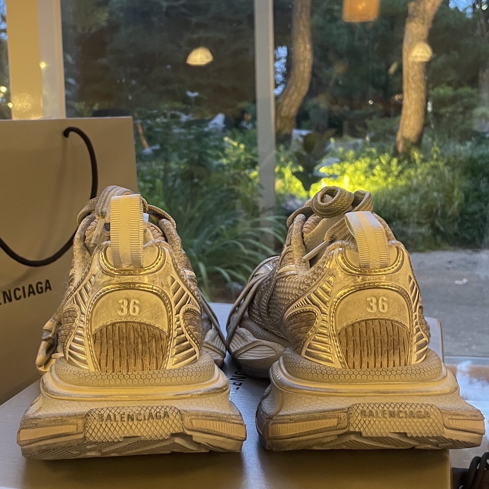 Balenciaga 3XL Sneakers Light Beige, (W) Balenciaga 3XL Sneakers Light Beige 착용 스타일 - 2