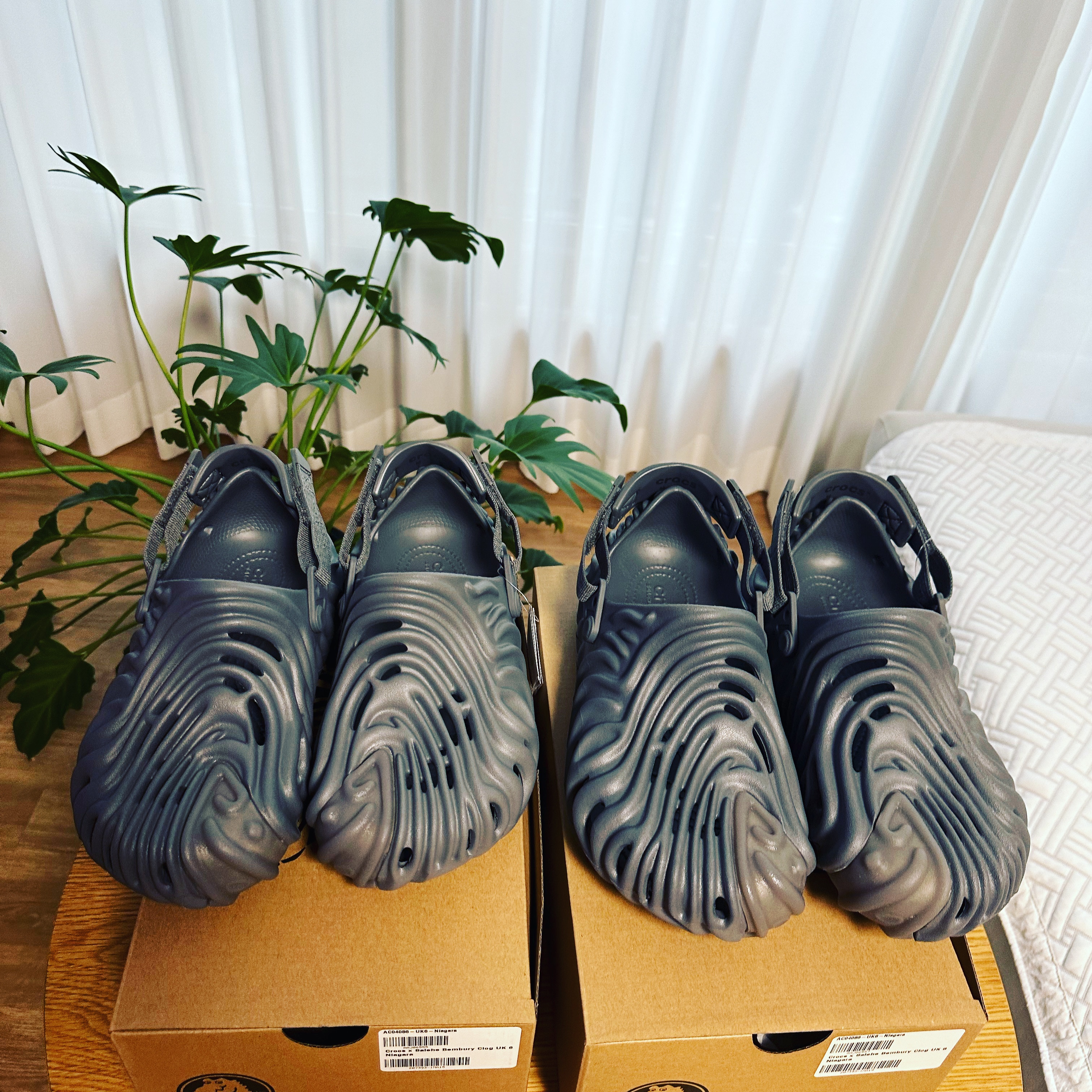 Crocs x Salehe Bembury Pollex Clog Niagara 착용 스타일