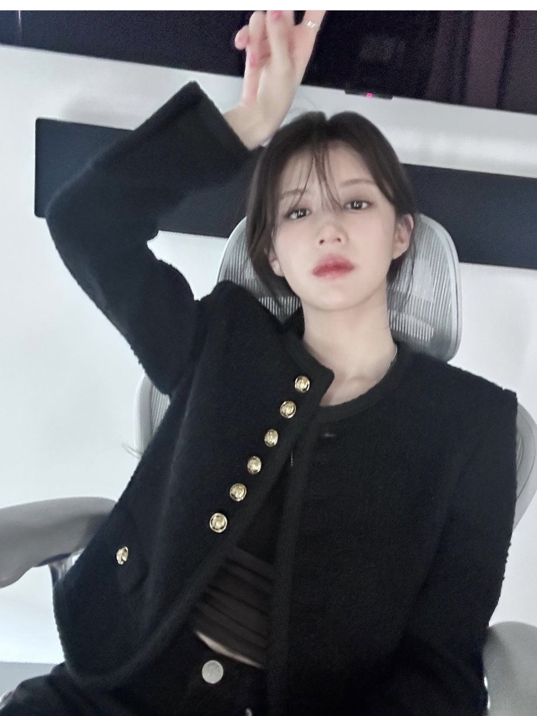 (W) Celine Chasseur Jacket in Boucle Natte Black 착용 스타일 - 1