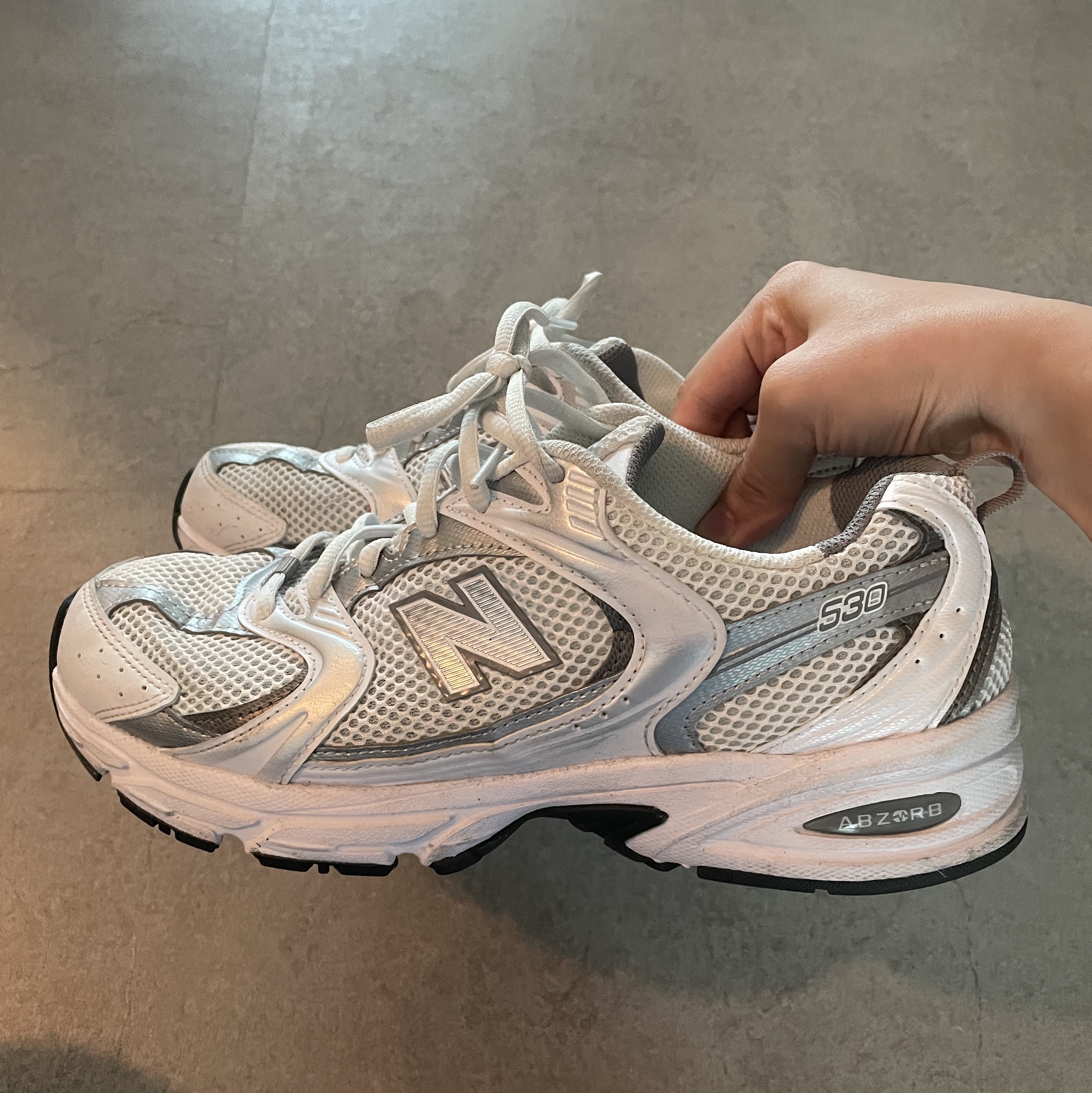 New Balance 530 White 착용 스타일