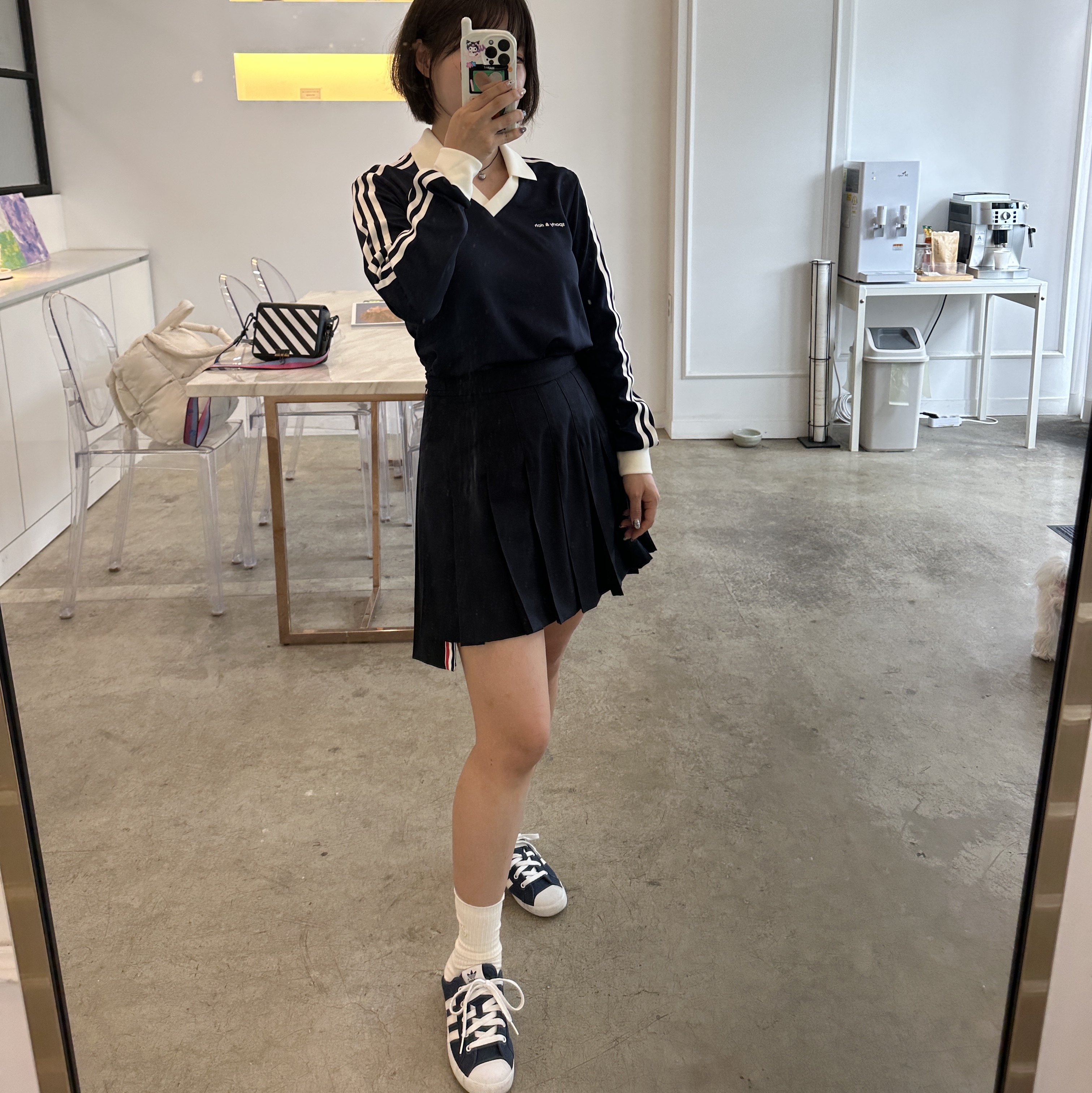 (W) Adidas x Sporty & Rich Long Sleeve Football Jersey Legend Ink - US Sizing, (W) Thom Browne Super 120S Twill Dropped Back Pleated School Uniform Mini Skirt Navy 착용 스타일 - 2
