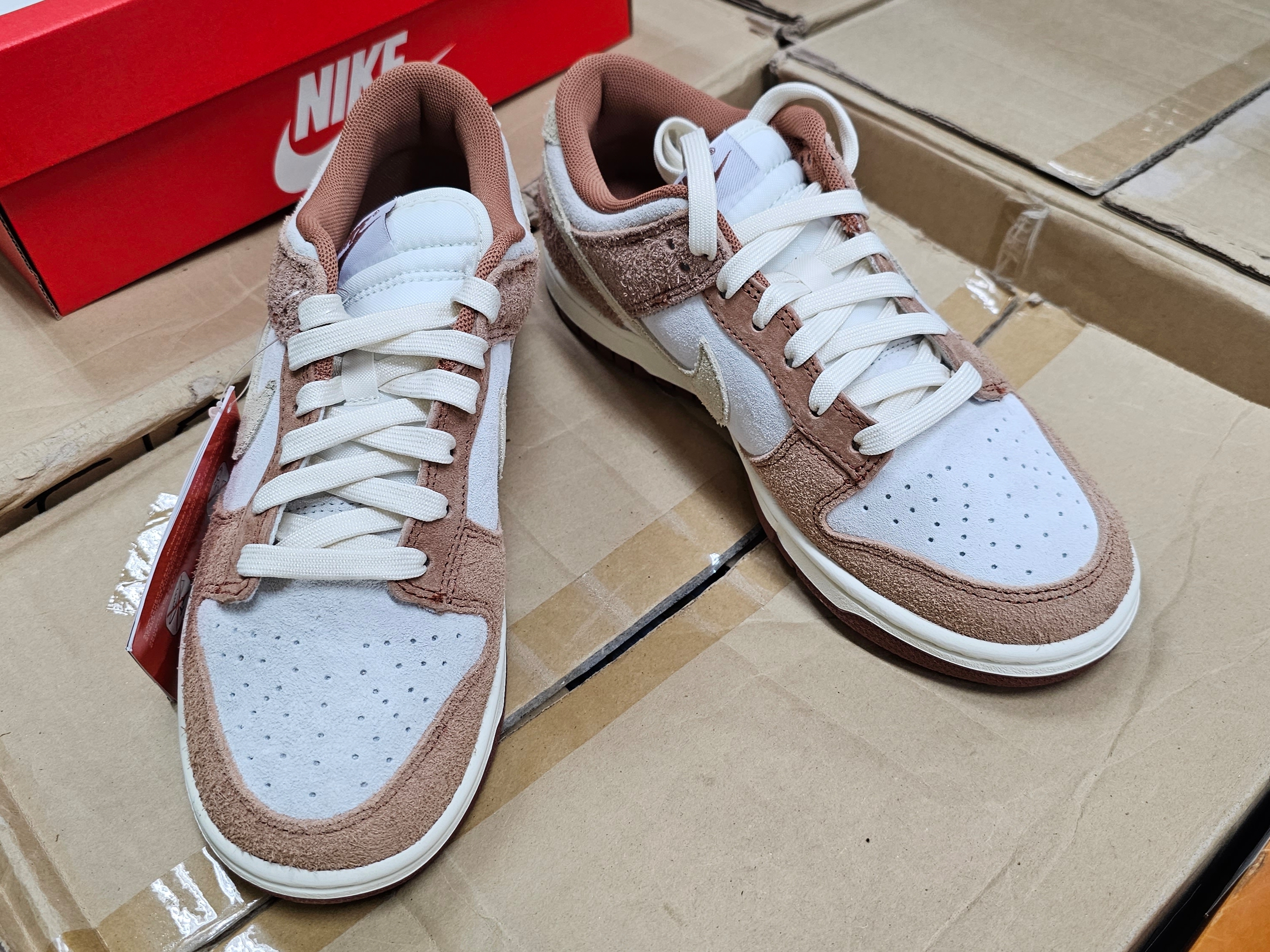 Nike Dunk Low Pro Premium Medium Curry 착용 스타일 - 1