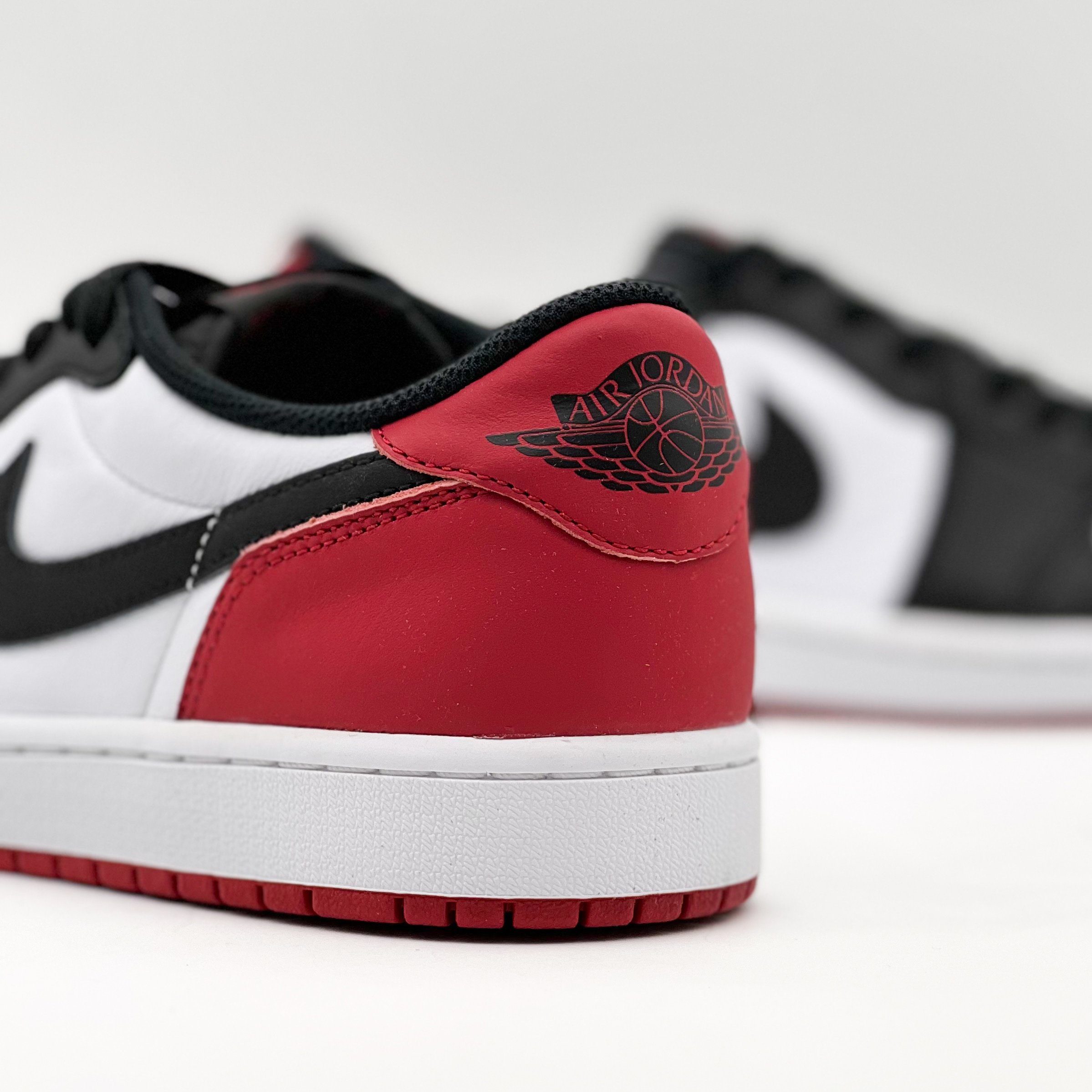 Jordan 1 Retro Low OG Black Toe 착용 스타일 - 3