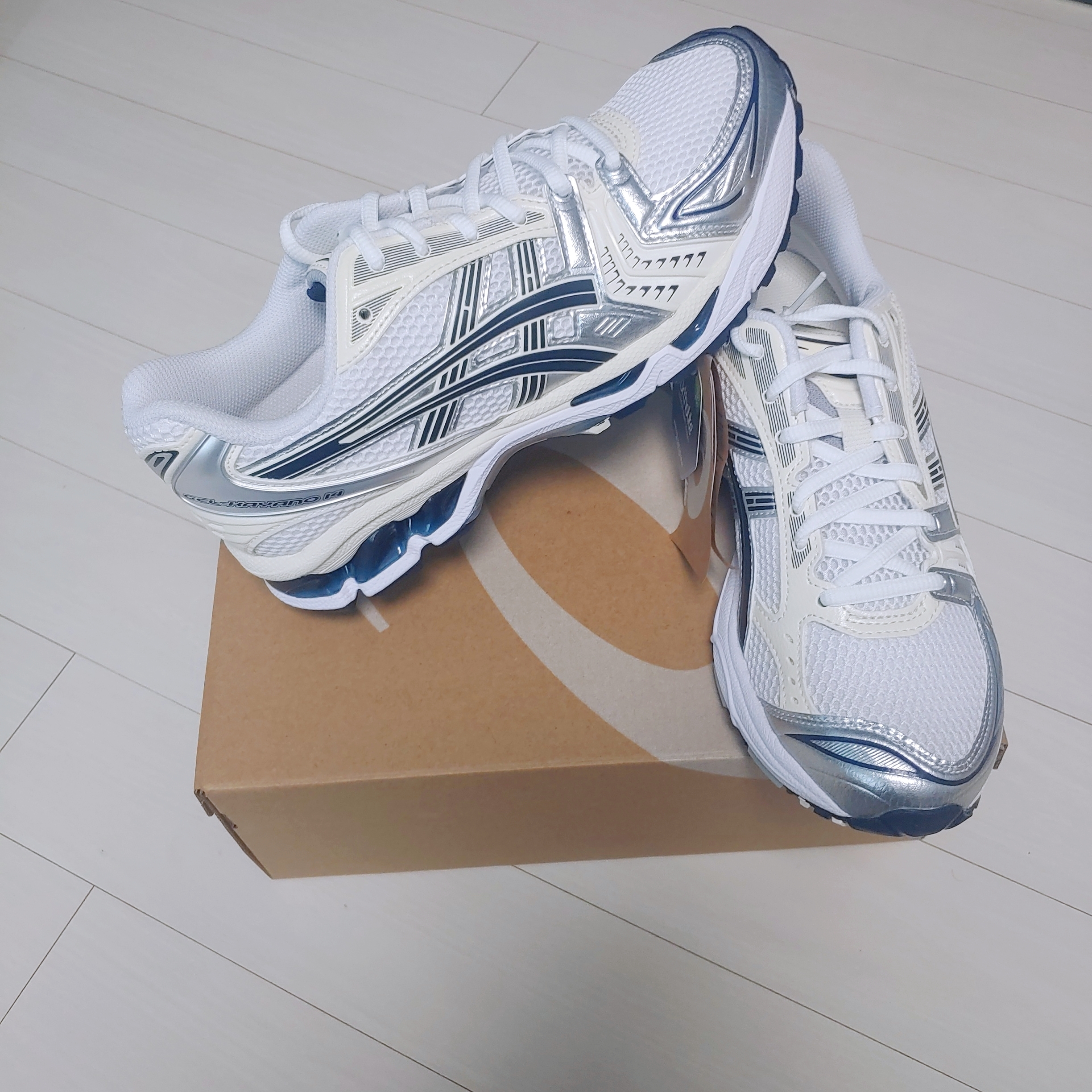 (W) Asics Gel-Kayano 14 White Midnight 착용 스타일 - 1
