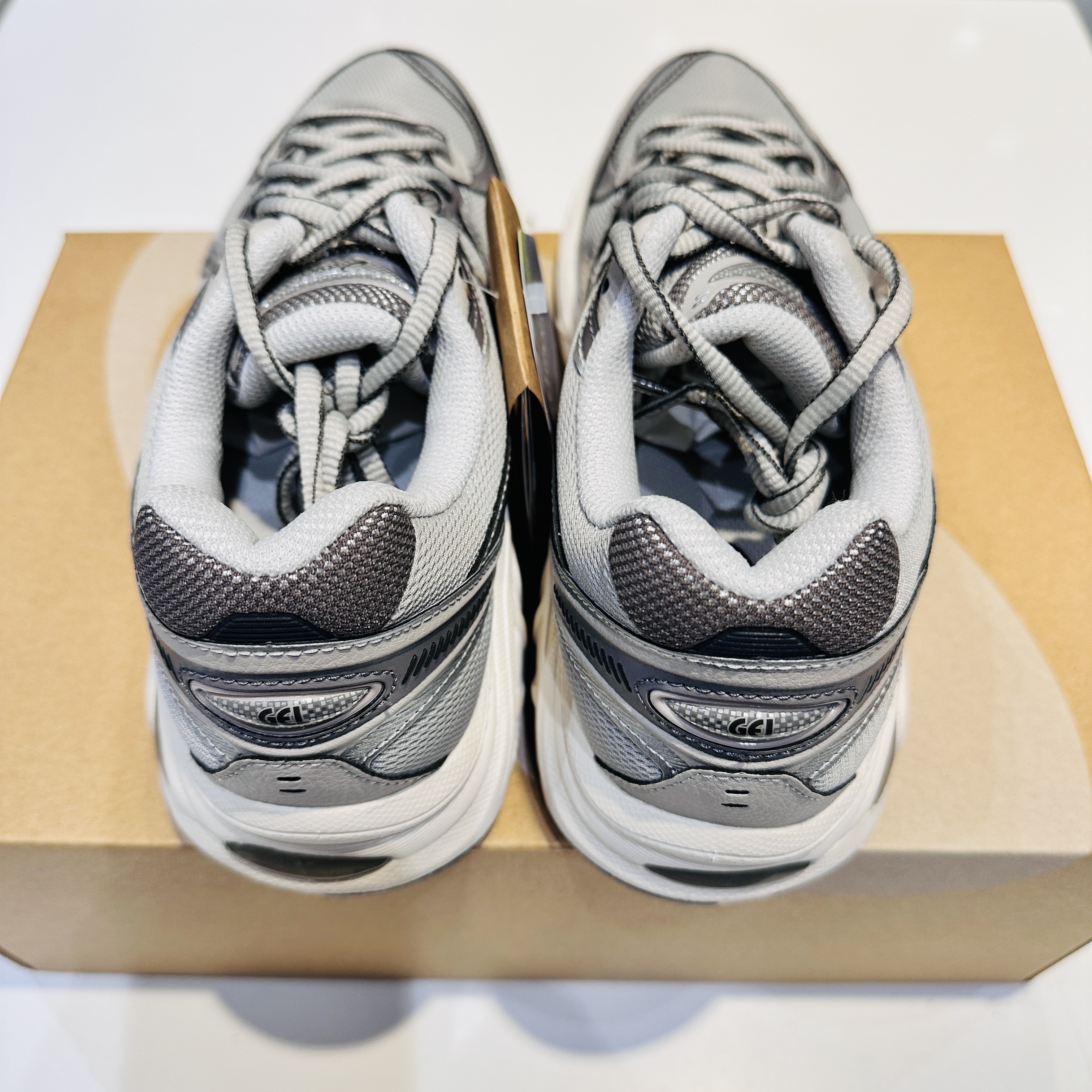 Asics GT-2160 Oyster Grey Carbon 착용 스타일 - 3