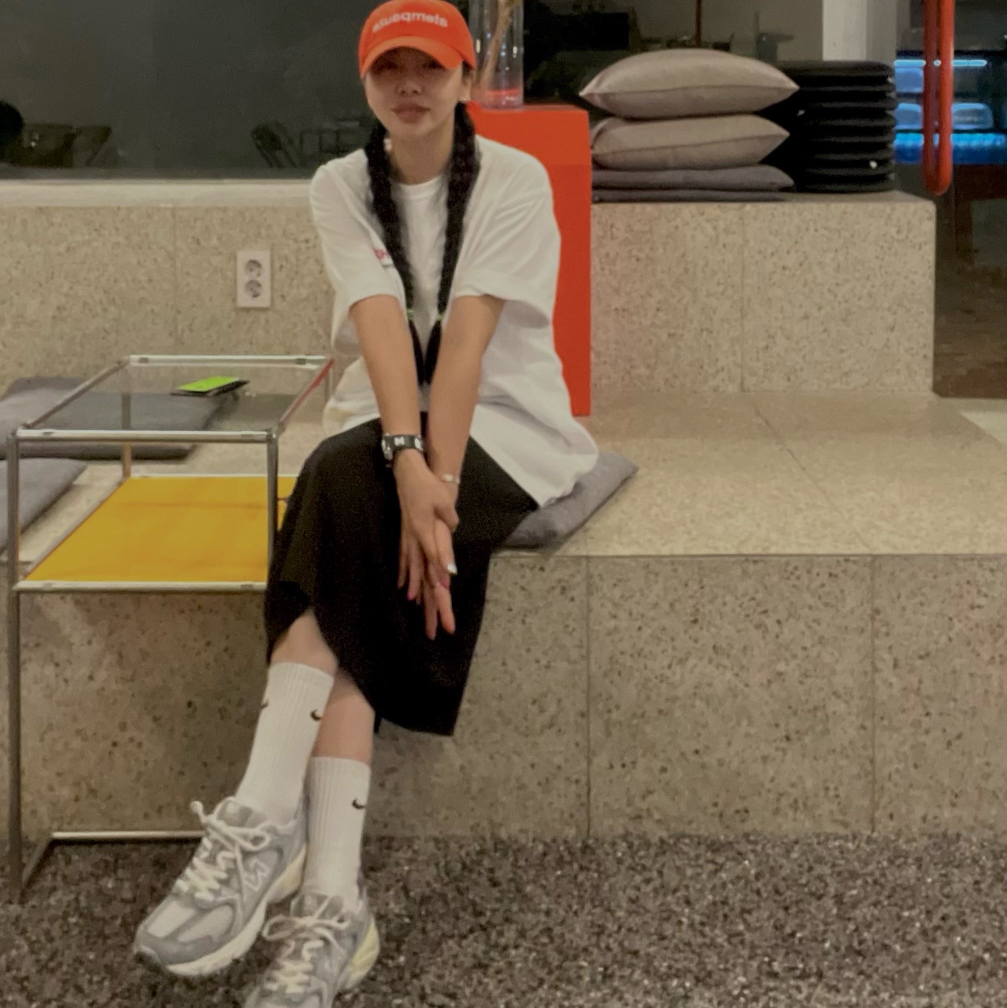 New Balance 530 Premium Vintage Grey Matter, Thisisneverthat x Casio G-Shock 40th Anniversary T-Shirt White 착용 스타일