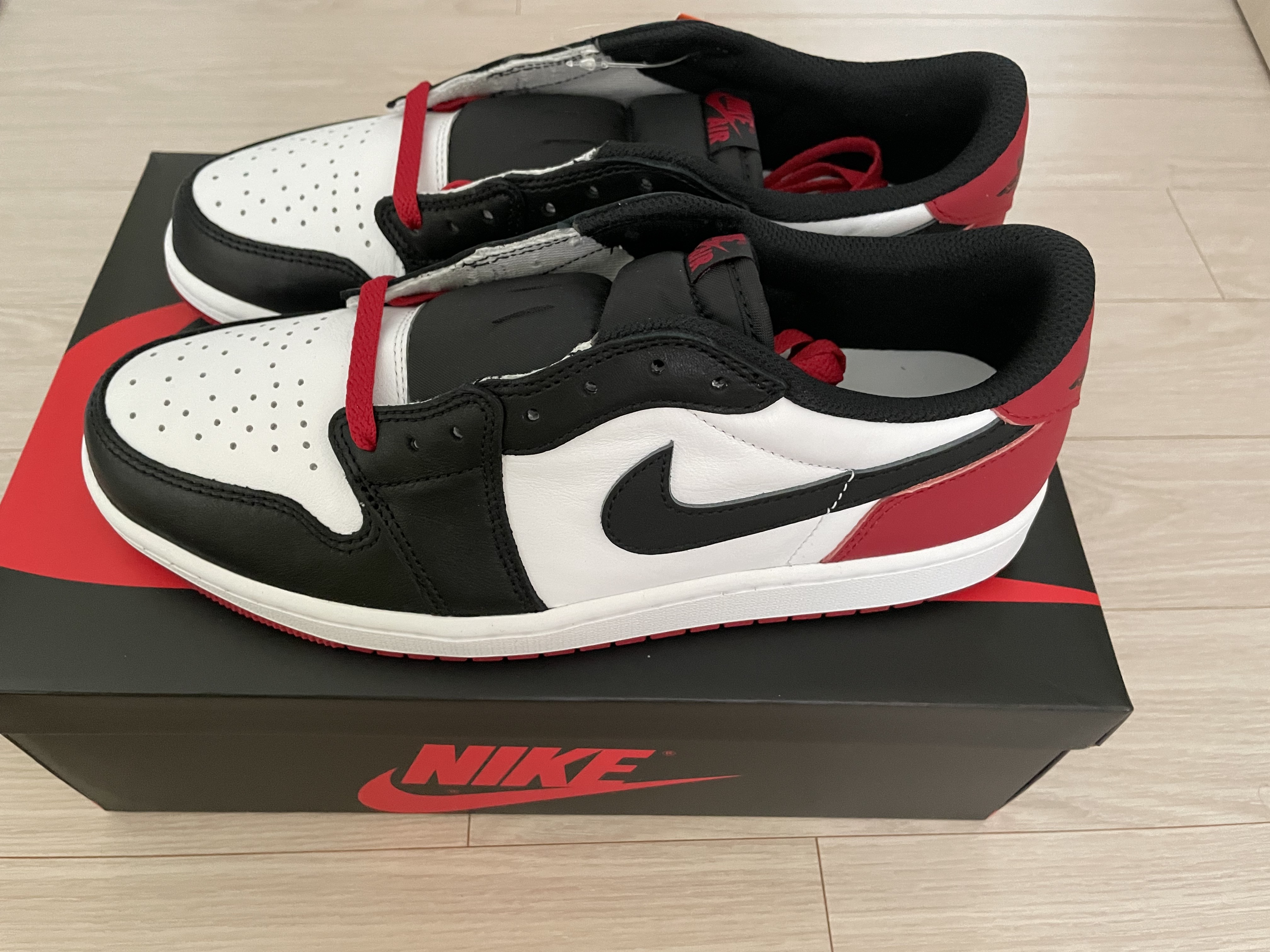 Jordan 1 Retro Low OG Black Toe 착용 스타일 - 2