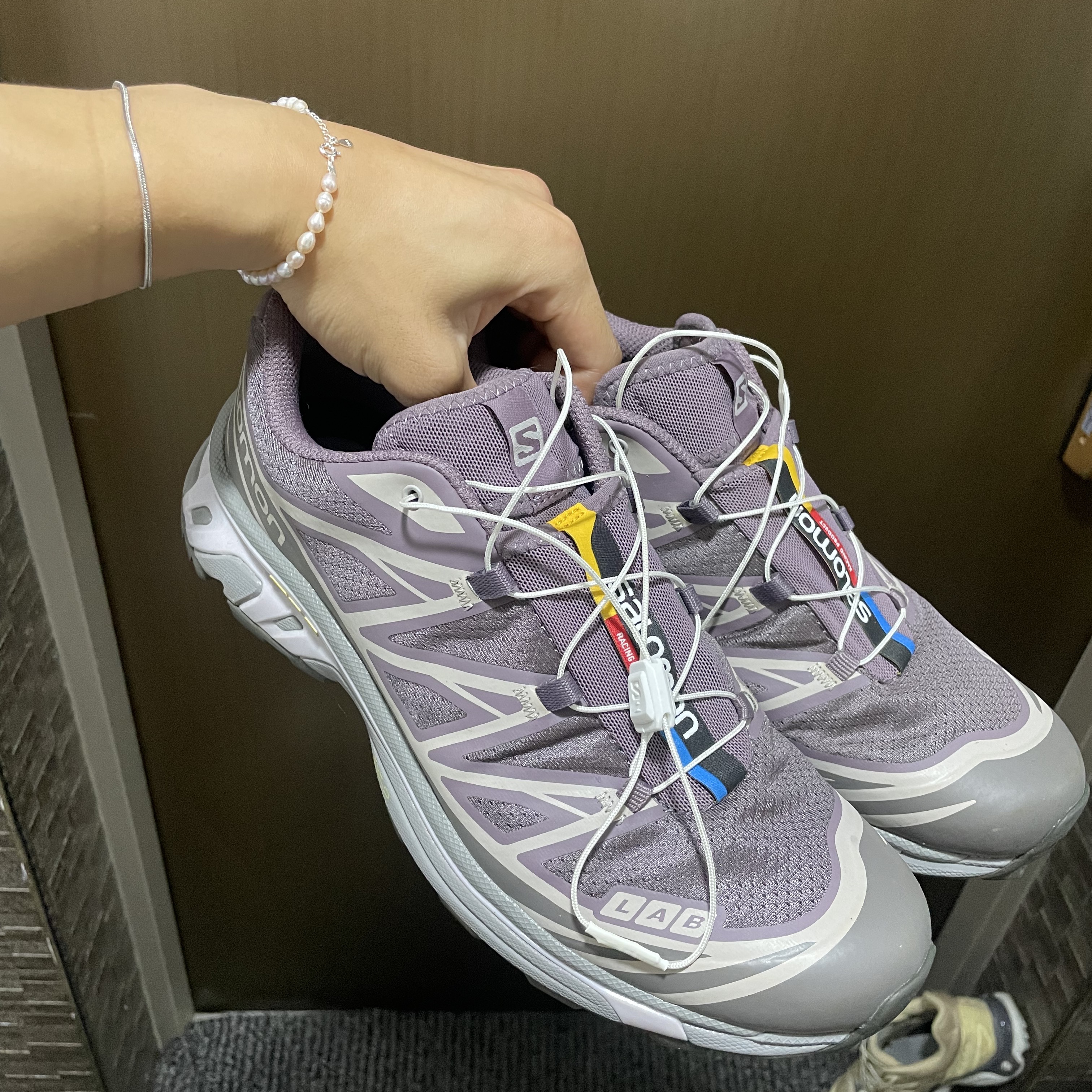Salomon XT-6 Moonscape Plum Kitten 착용 스타일
