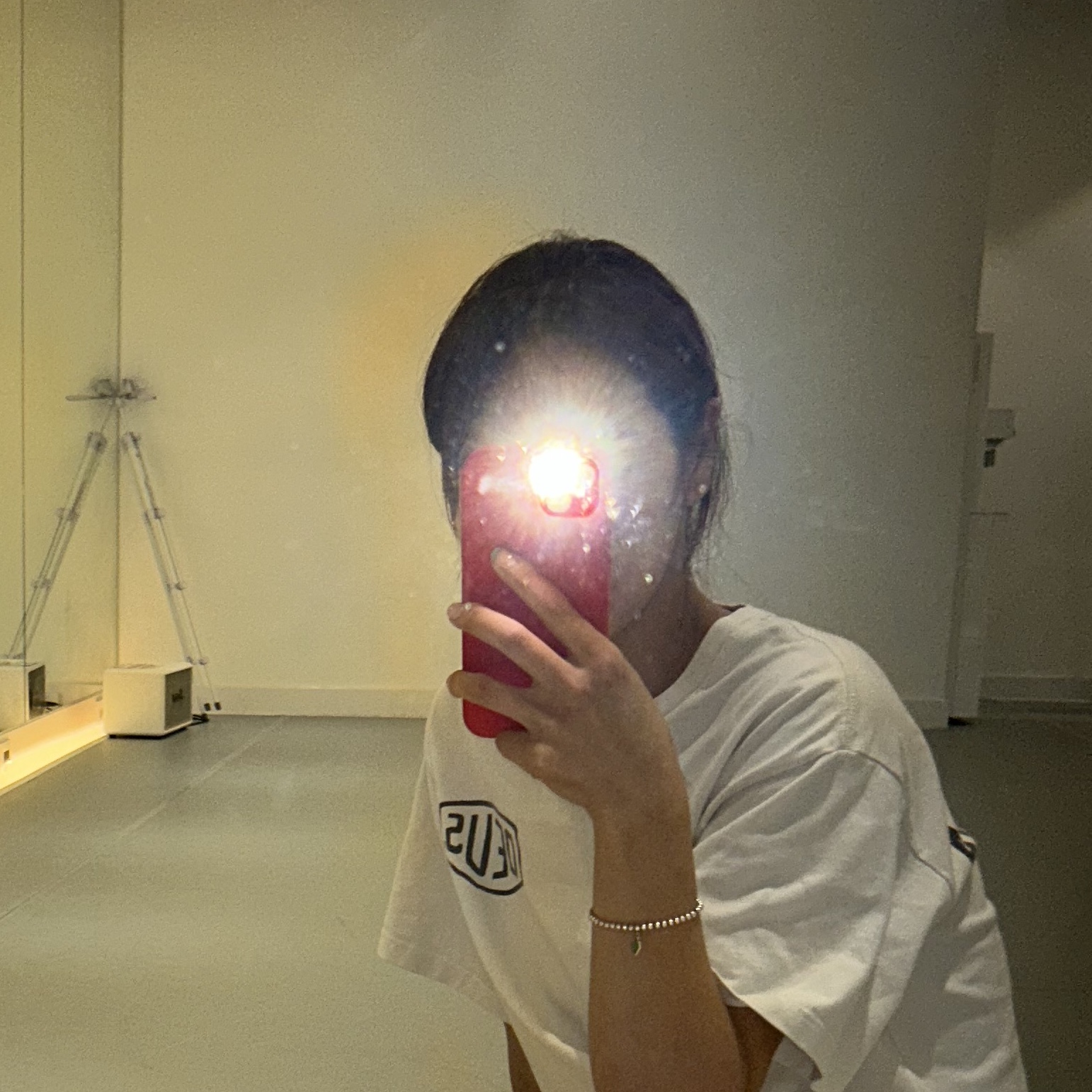 Deus Ex Machina Seoul College T-Shirt White 착용 스타일