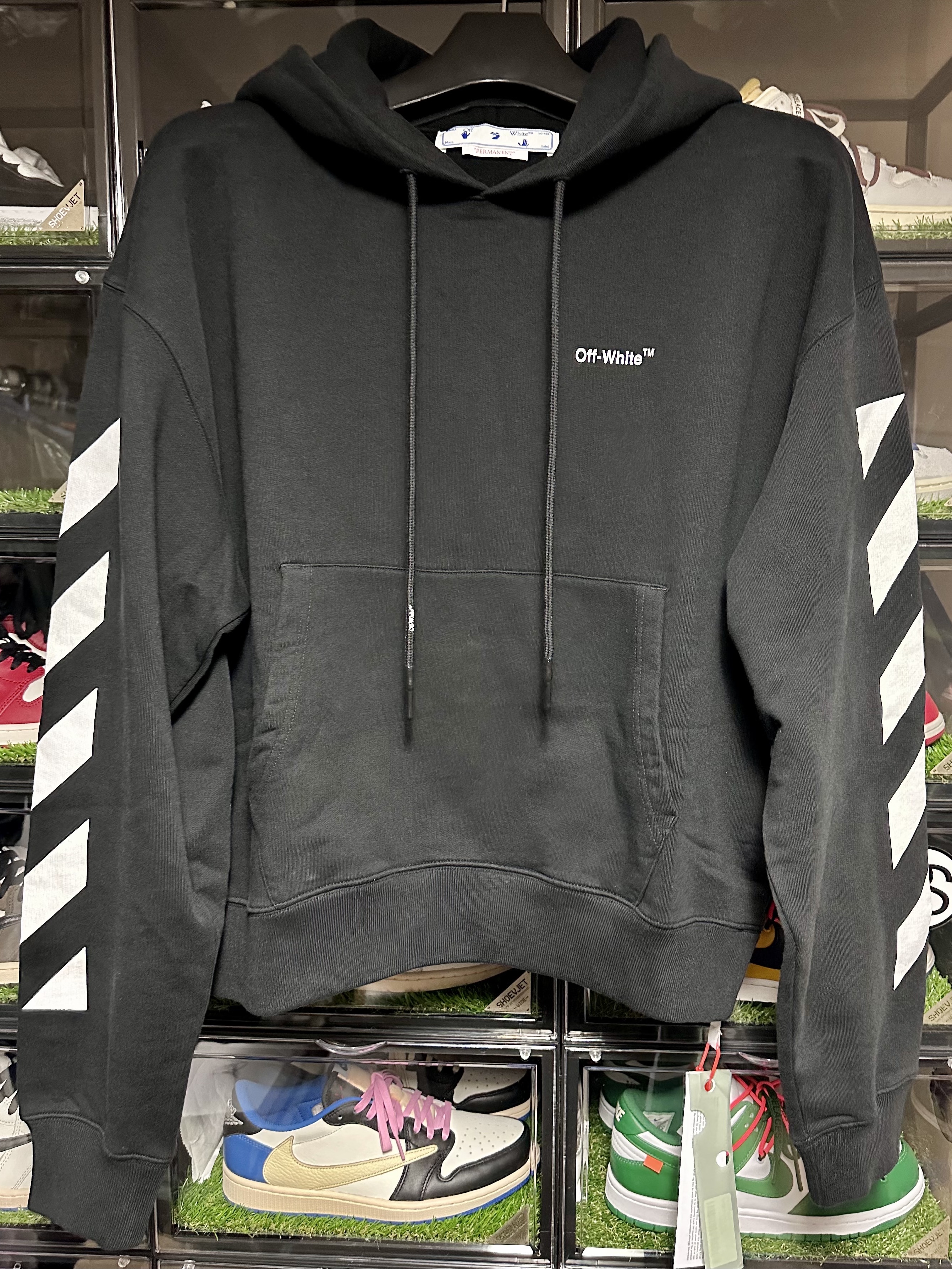 Off-White Diagonal Helvetica Over Hoodie Black White, Off-White Diag Helvetica Slim Sweatpants Black 착용 스타일 - 1