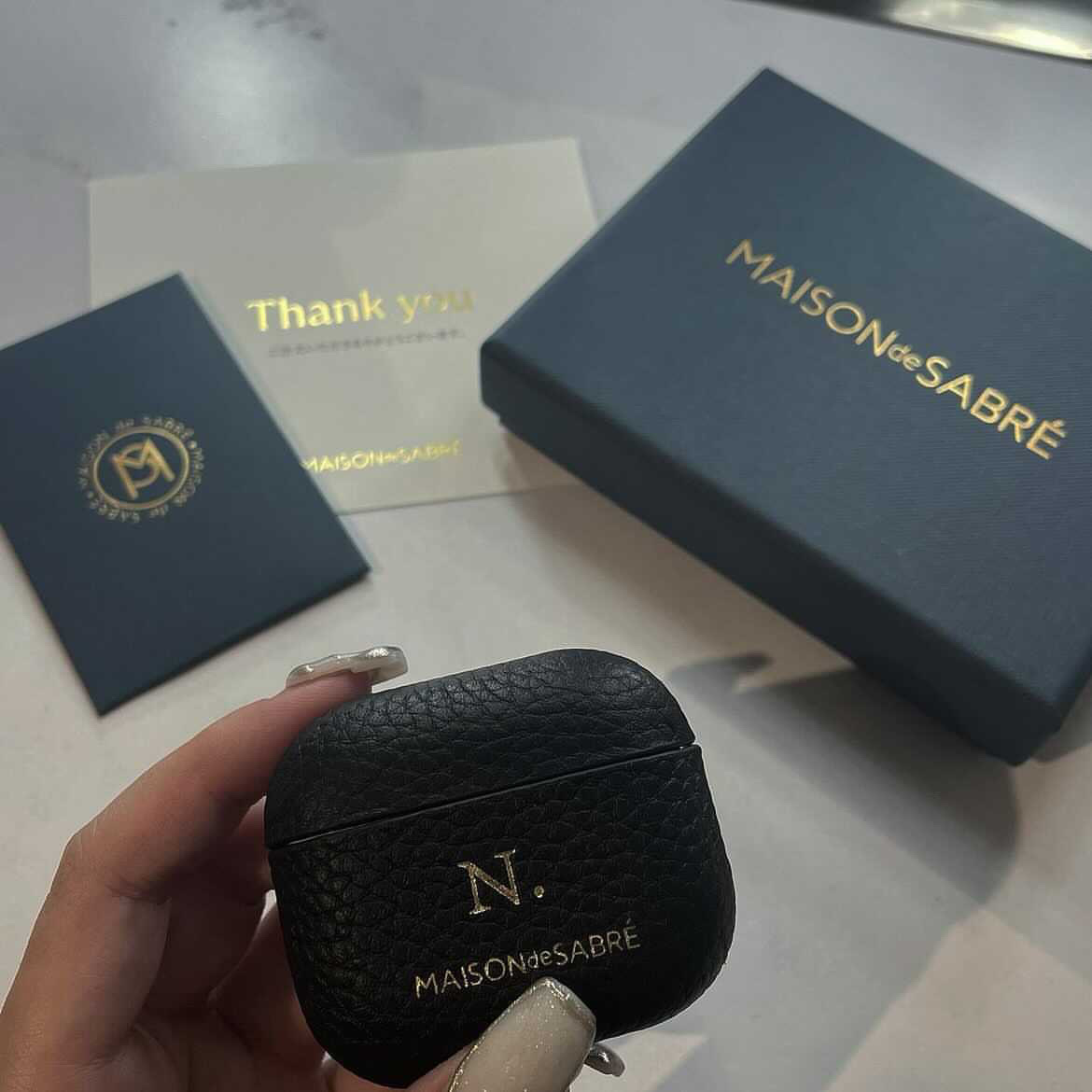 [KREAM 단독] Maison de Sabre AirPods Case Pro Black Caviar, [KREAM 단독] Maison de Sabre AirPods Case 3 Black Caviar 착용 스타일