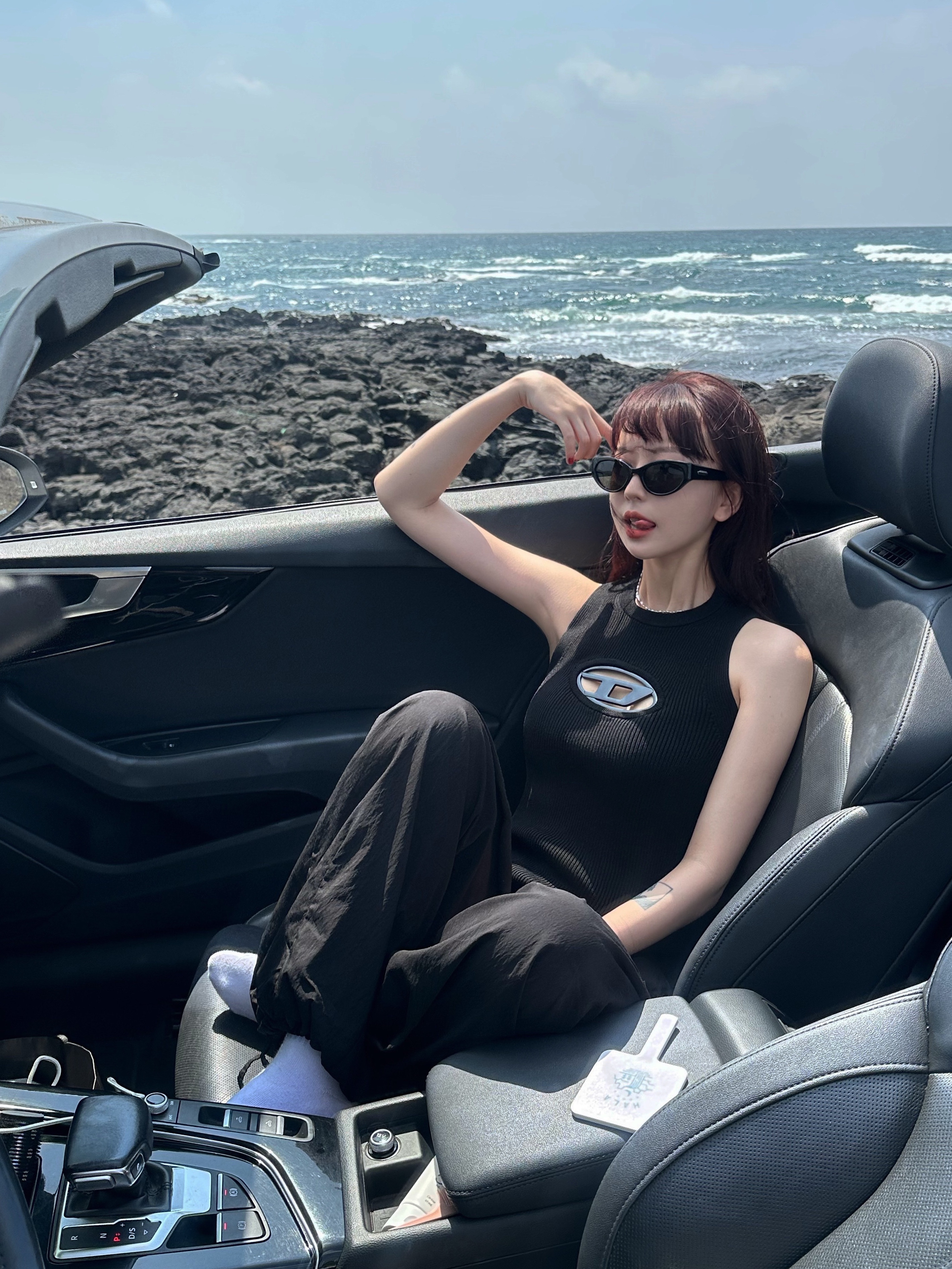 (W) Diesel M-Onerva-Top Cut-Out Knit Top with Logo Plaque Black Black 착용 스타일