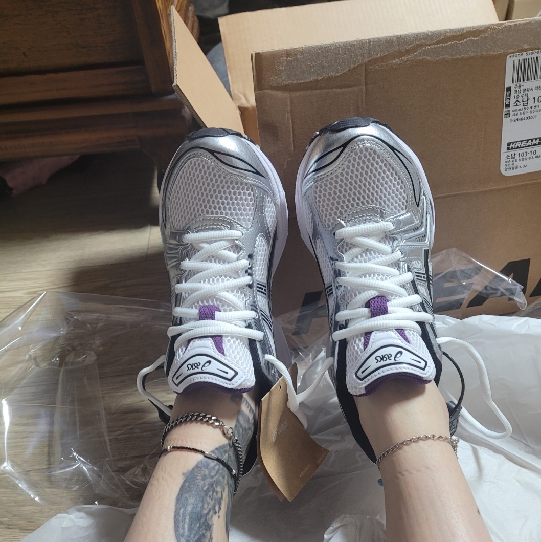 (W) Asics Gel-Kayano 14 White Dark Grape 착용 스타일 - 3