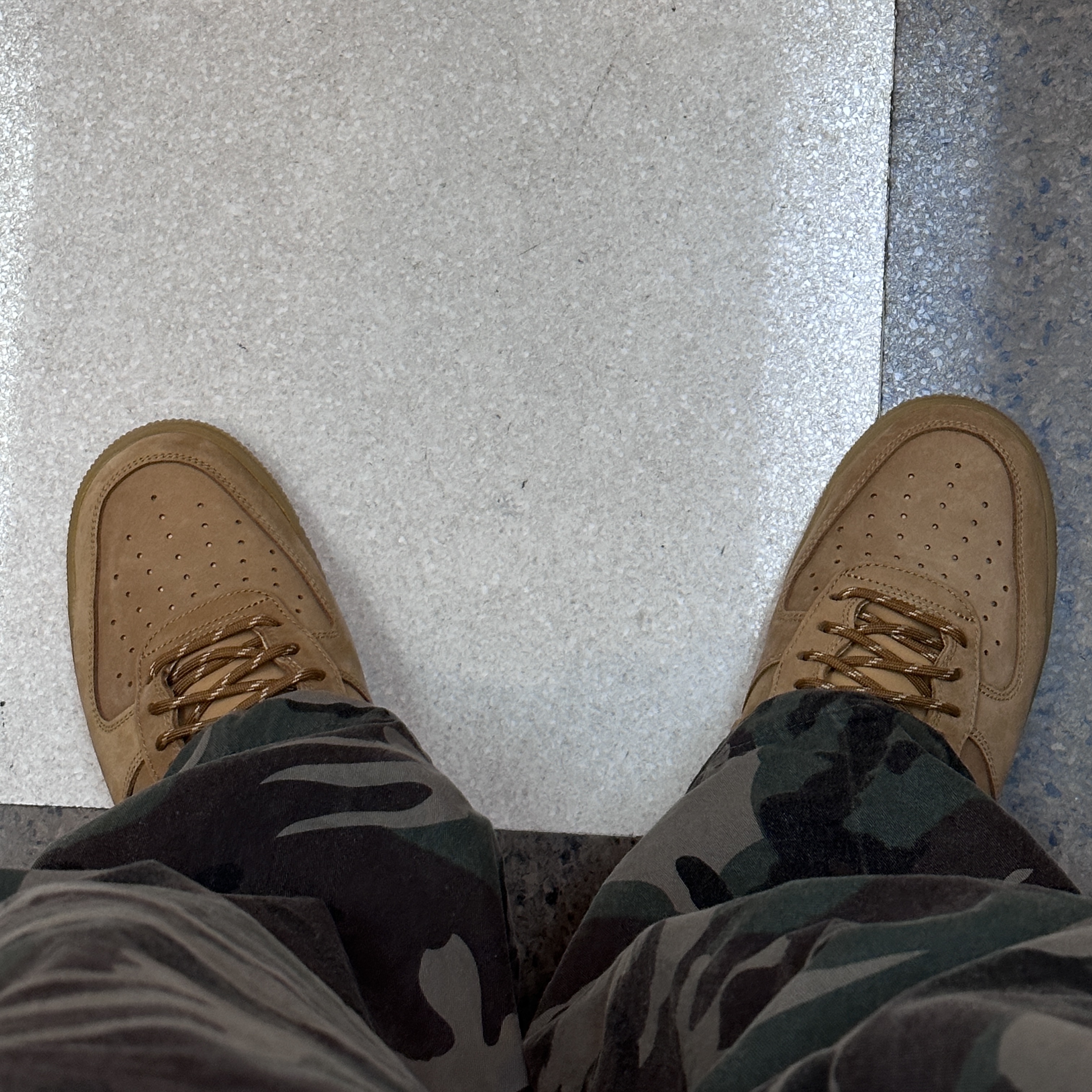 Nike Air Force 1 '07 WB Flax 착용 스타일