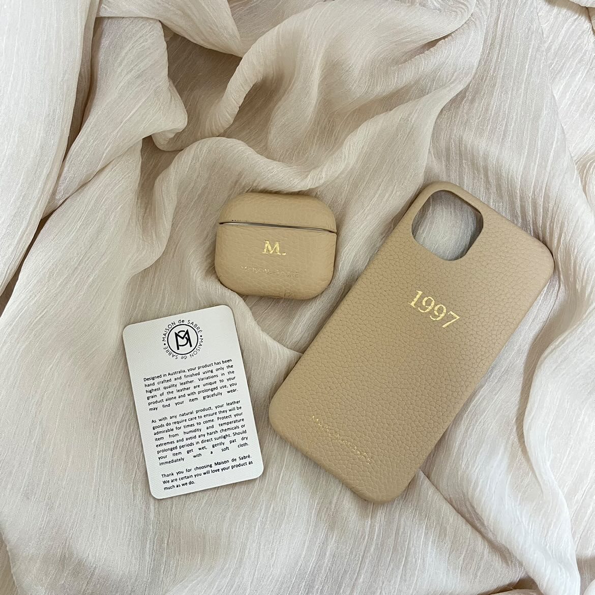 [KREAM 단독] Maison de Sabre AirPods Case Pro Saharan Nude, [KREAM 단독] Maison de Sabre AirPods Case 3 Saharan Nude 착용 스타일