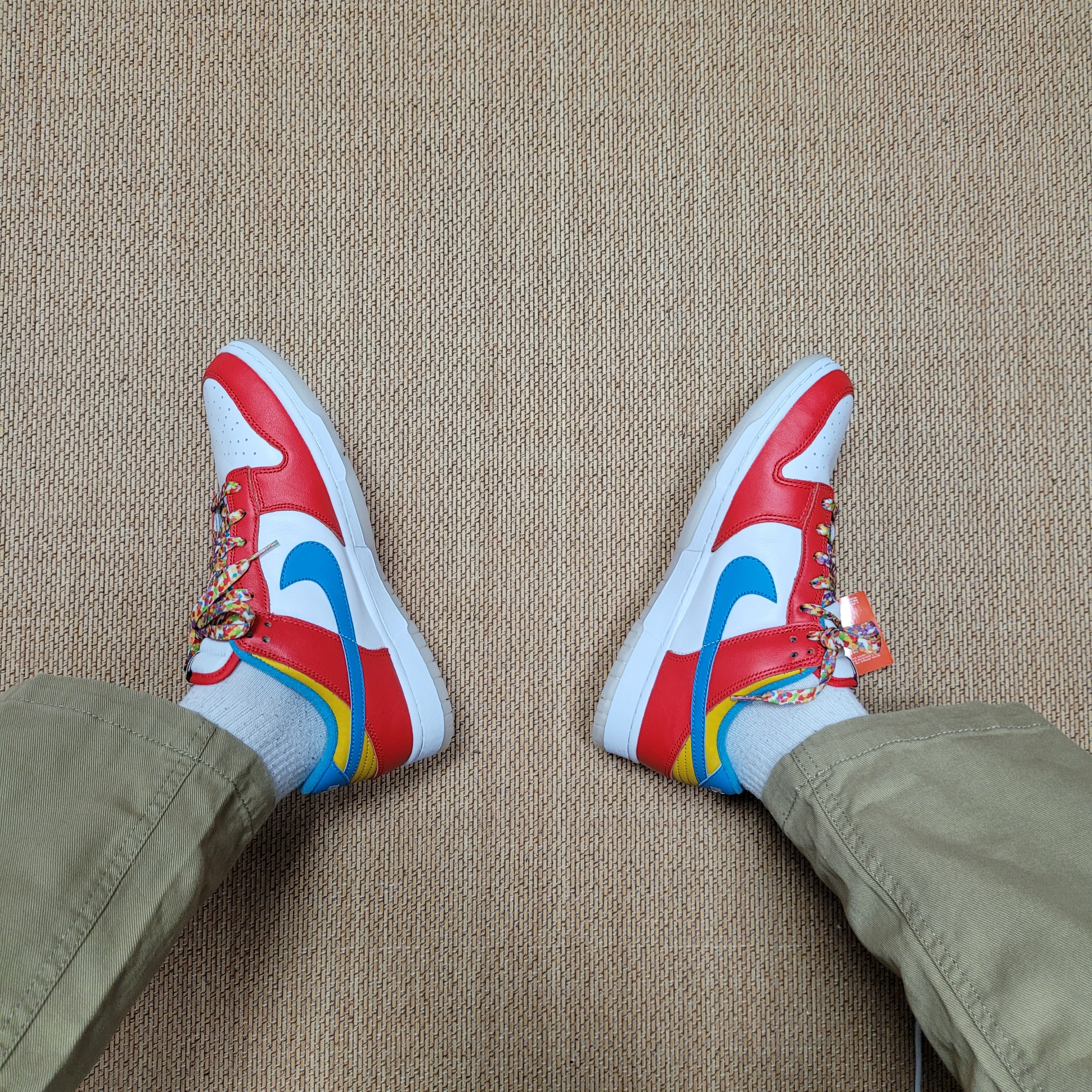 Nike x LeBron James x Fruity Pebbles Dunk Low QS Habanero Red 착용 스타일